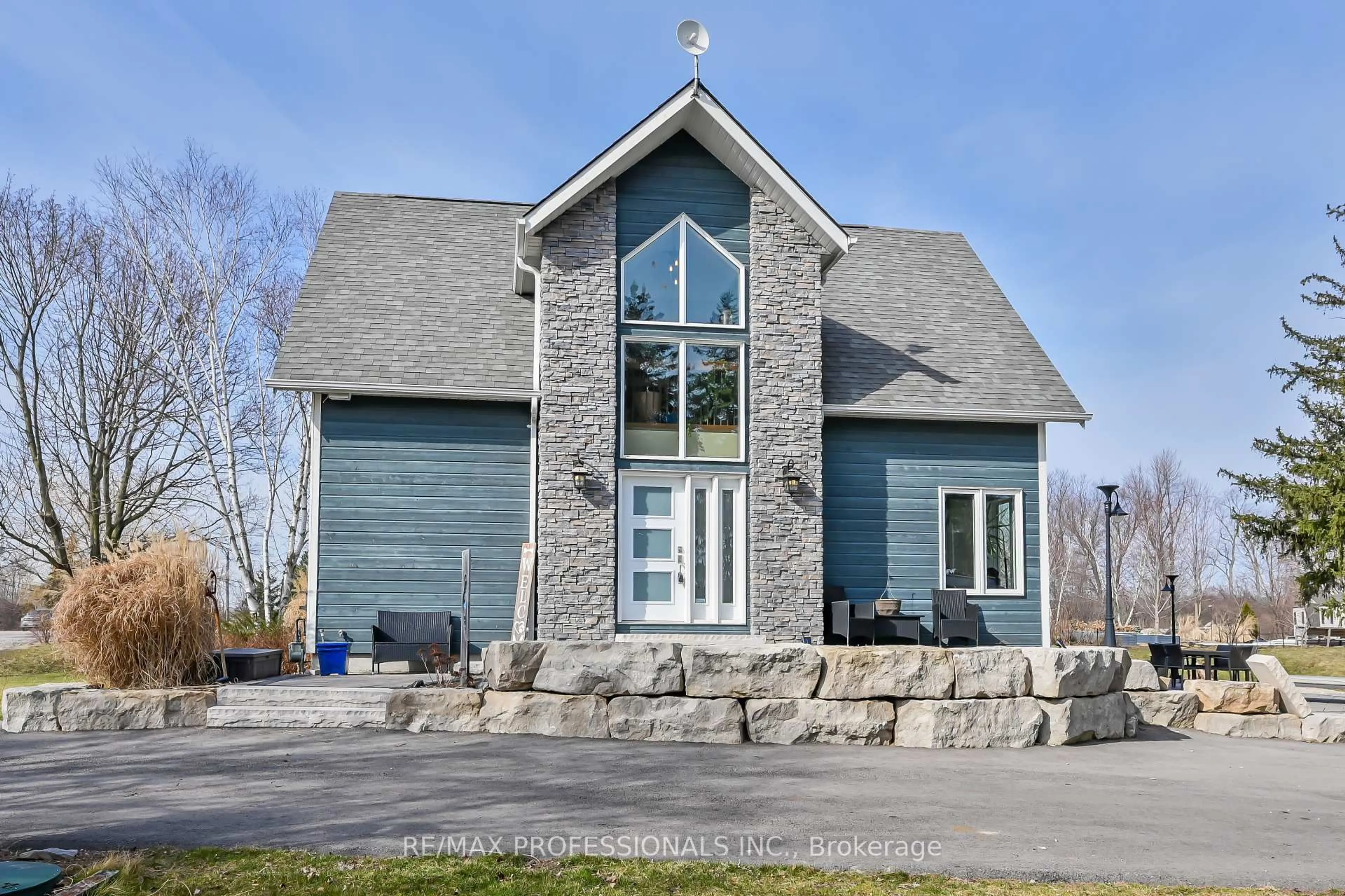 Home with brick exterior material, building for 195 Hwy 5 N/A, Hamilton Ontario L9H 5E2