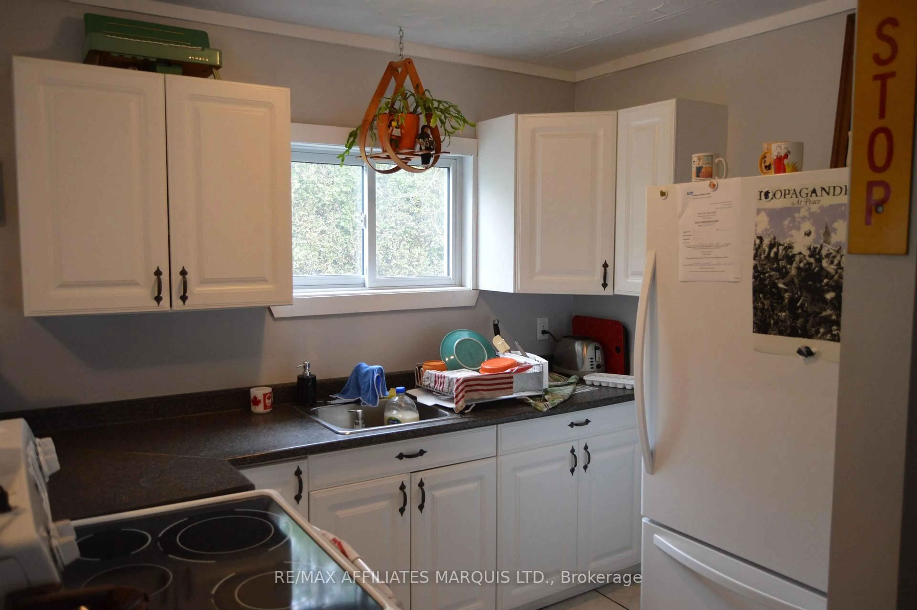 Standard kitchen, unknown for 440 Eighth St, Cornwall Ontario K6H 2T2