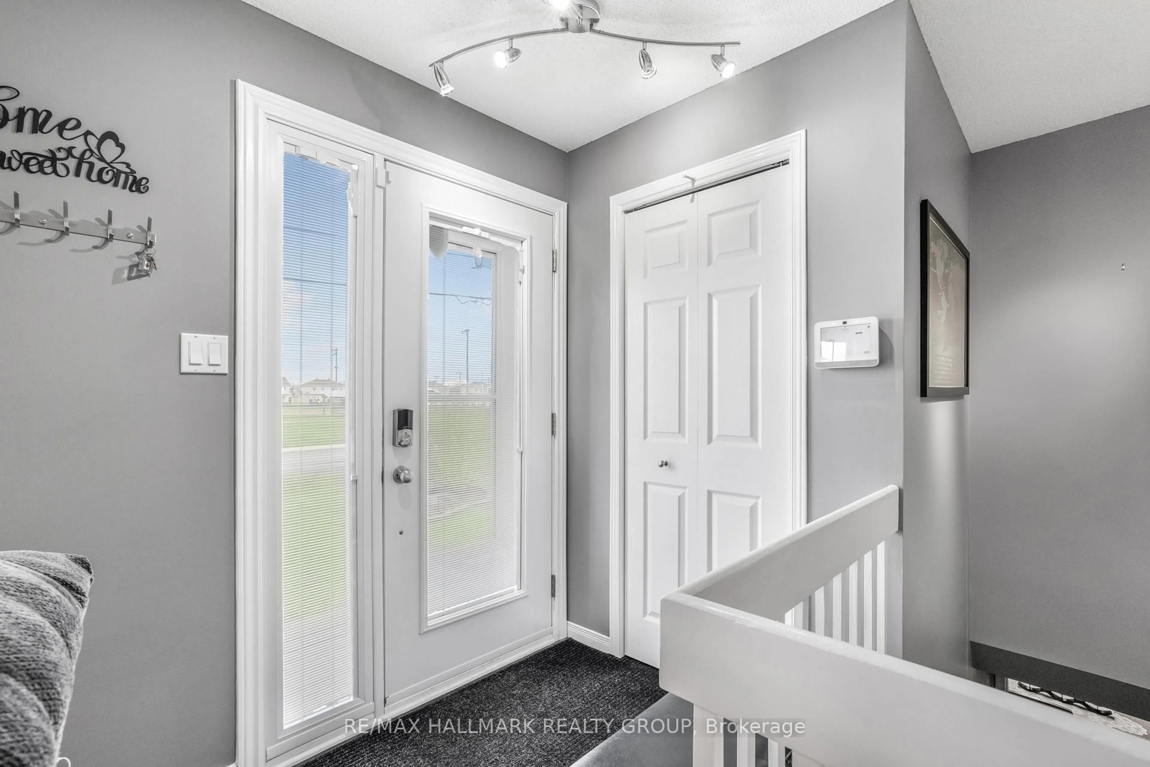 Indoor entryway for 5995 DU CENTRE St, Alfred and Plantagenet Ontario K0A 3K0