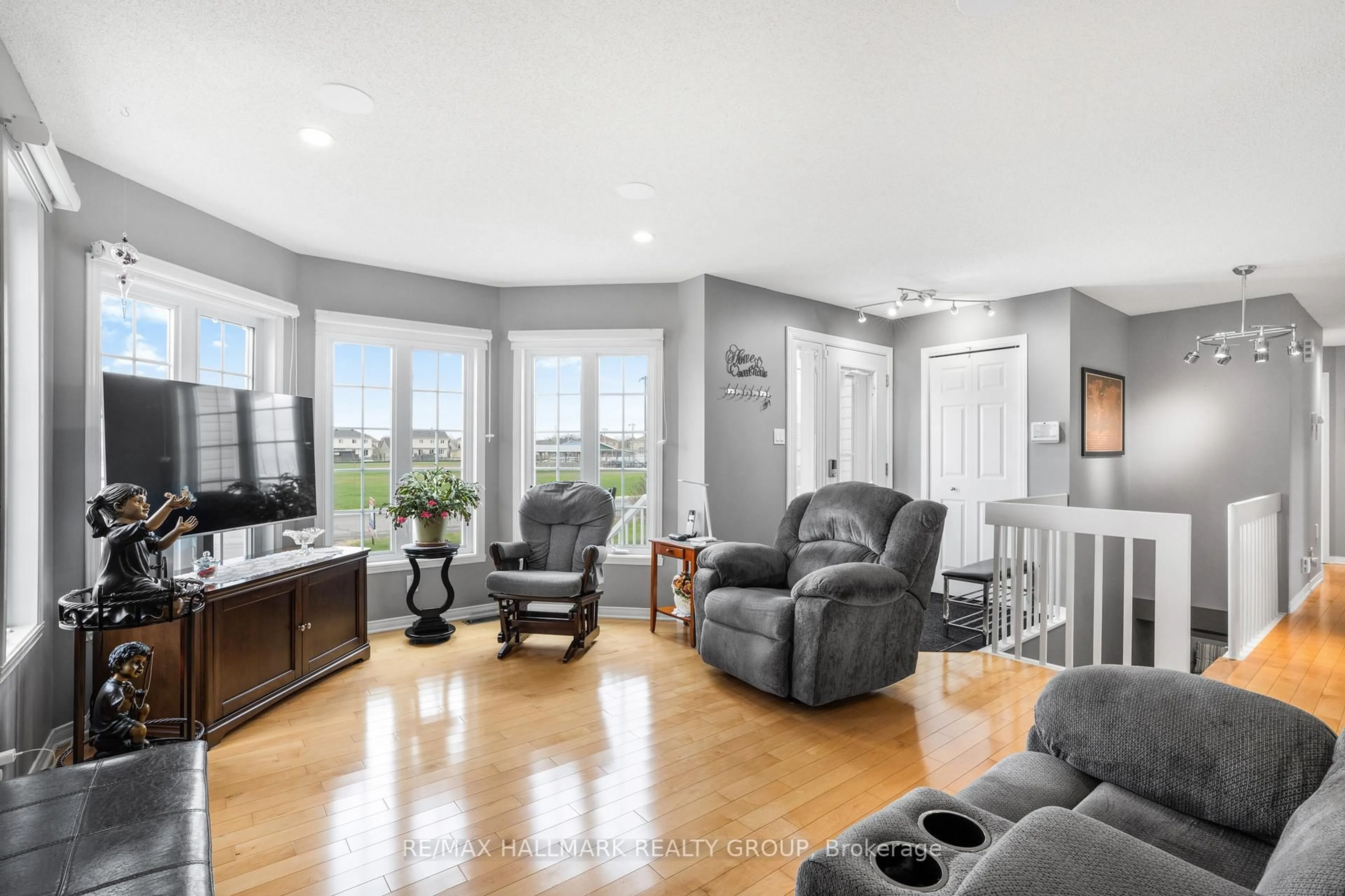 Living room with furniture, unknown for 5995 DU CENTRE St, Alfred and Plantagenet Ontario K0A 3K0