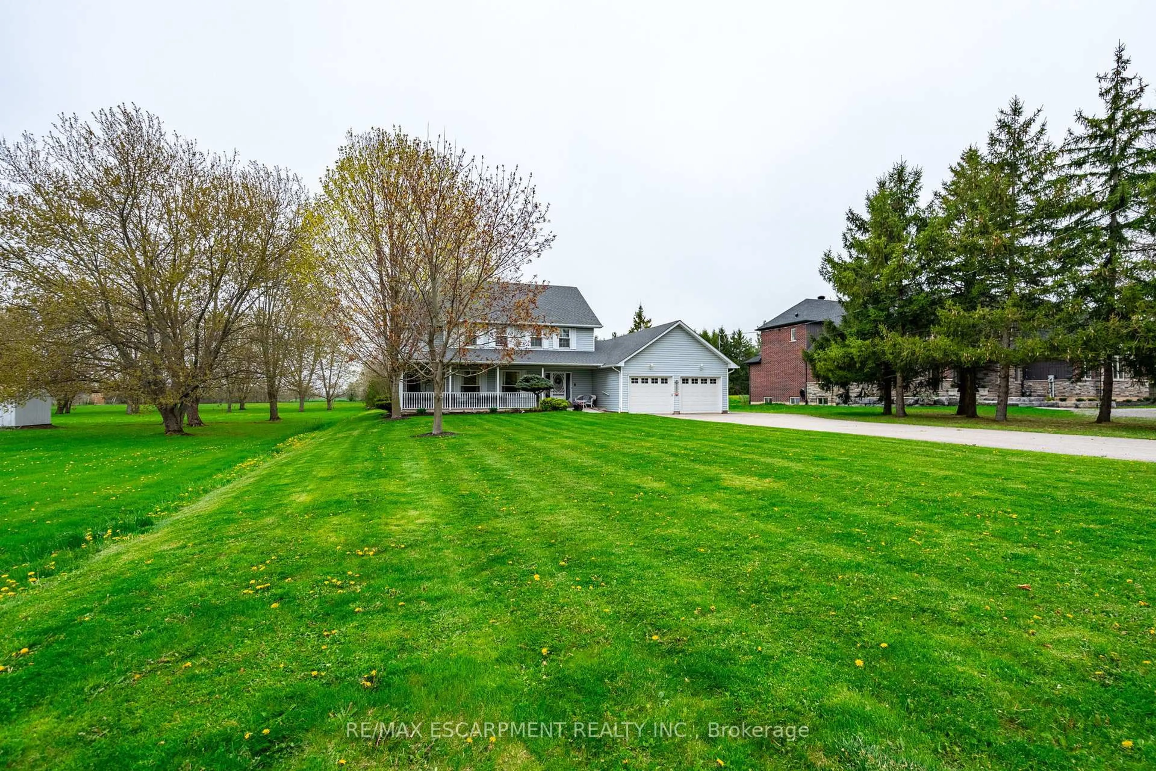A pic from outside/outdoor area/front of a property/back of a property/a pic from drone, water/lake/river/ocean view for 248 Hysert Rd, Grimsby Ontario L3M 4E7
