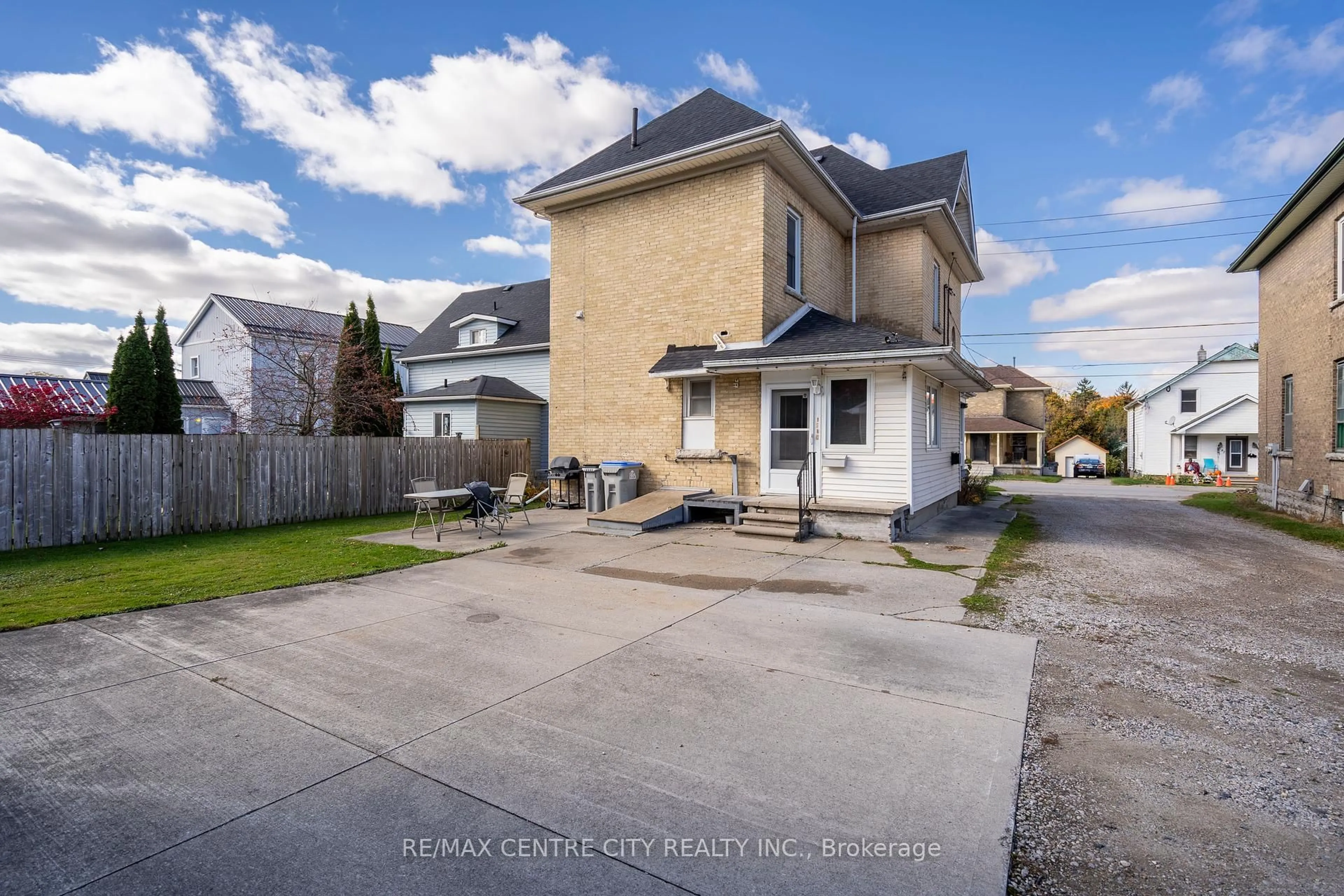 A pic from outside/outdoor area/front of a property/back of a property/a pic from drone, street for 187 Water St, St. Marys Ontario N4Z 1A4