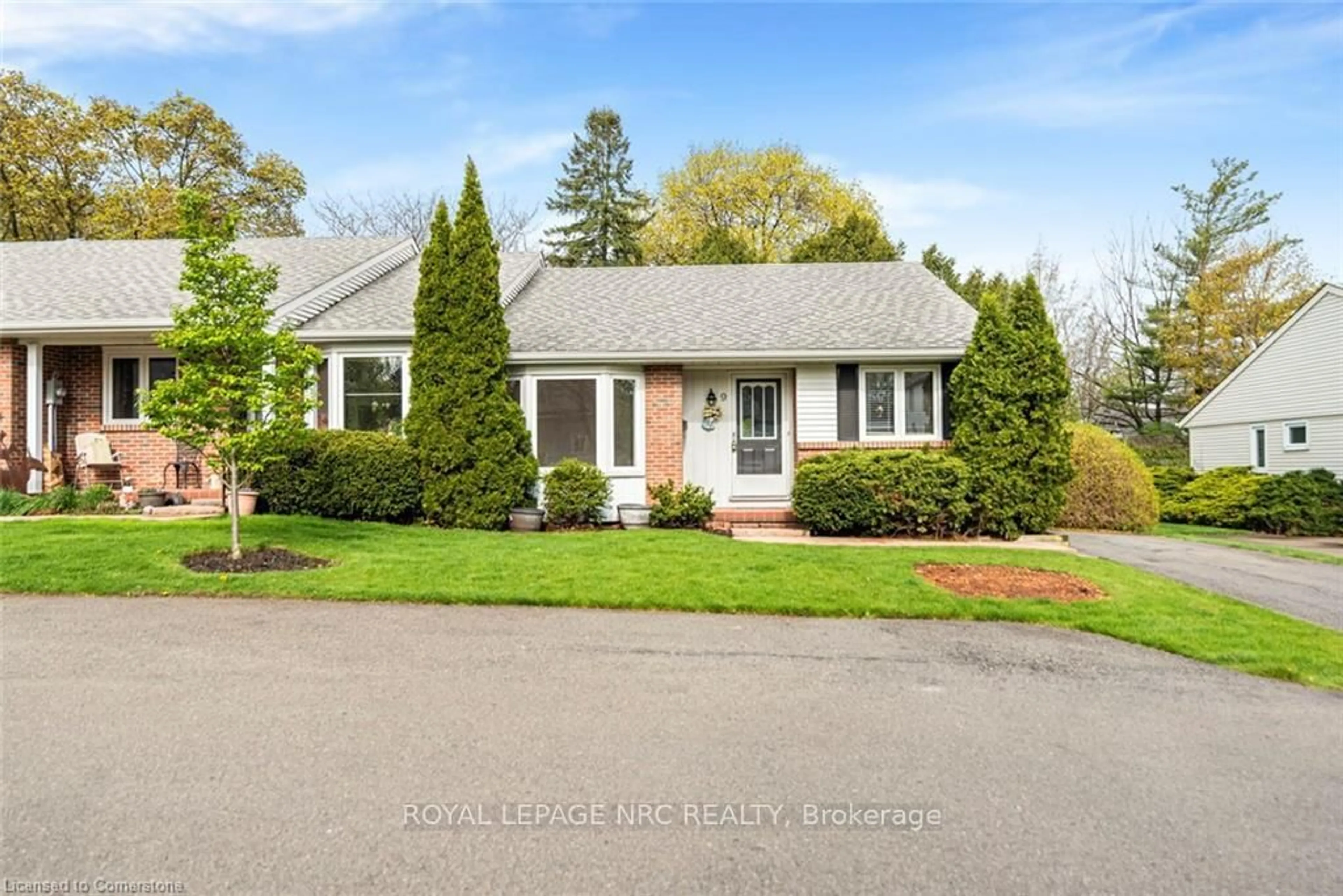 Home with brick exterior material, street for 4 Rossmore Ave #9, Grimsby Ontario L3M 3E3