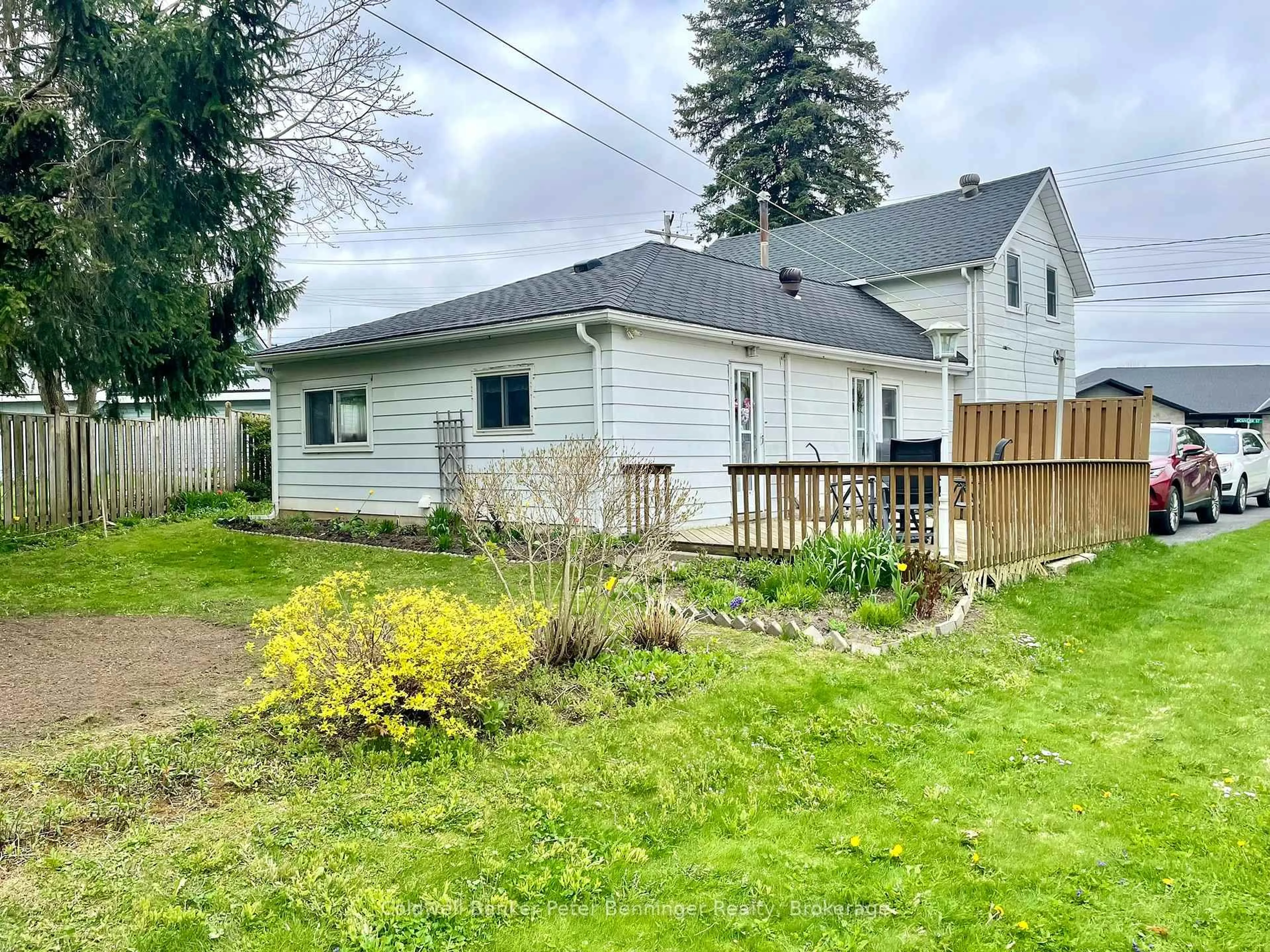A pic from outside/outdoor area/front of a property/back of a property/a pic from drone, street for 105 McGivern St, Brockton Ontario N0G 2V0
