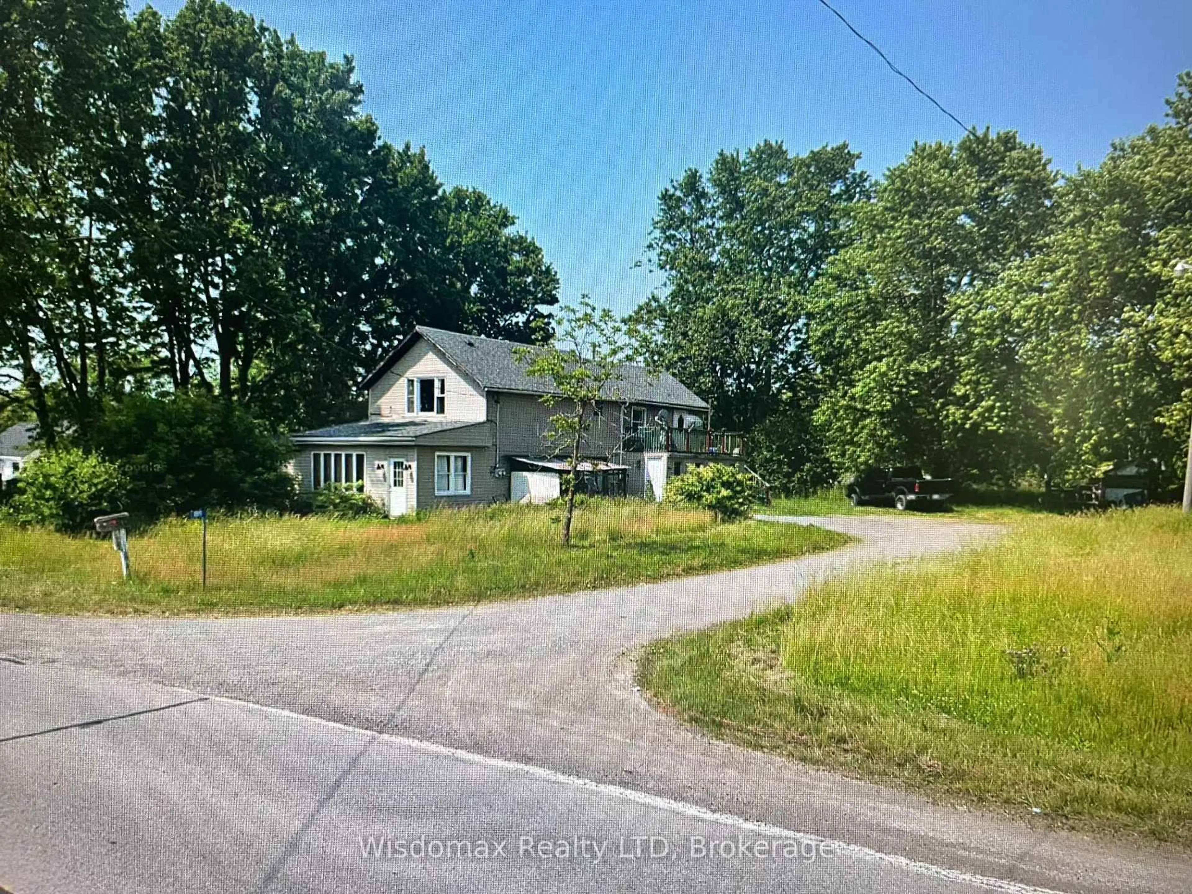 A pic from outside/outdoor area/front of a property/back of a property/a pic from drone, street for 1819 THOMPSON Rd, Fort Erie Ontario L2A 5M4