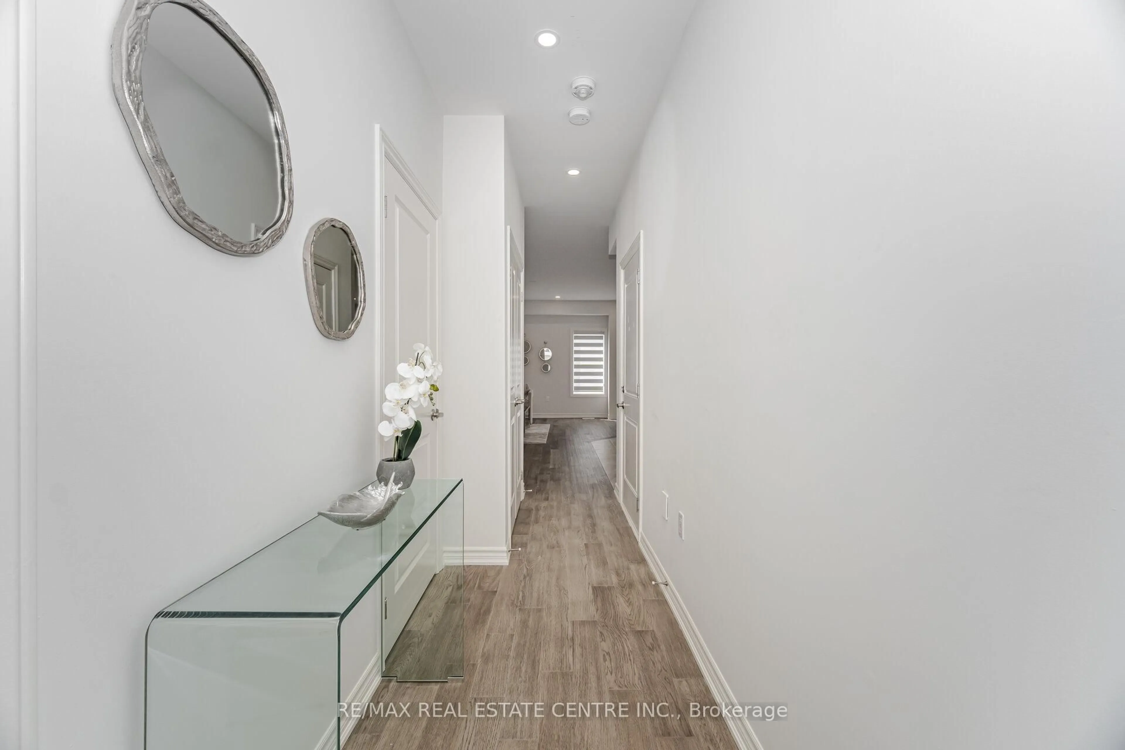 Indoor entryway for 134 Rosie St #19, Blue Mountains Ontario N0H 1J0