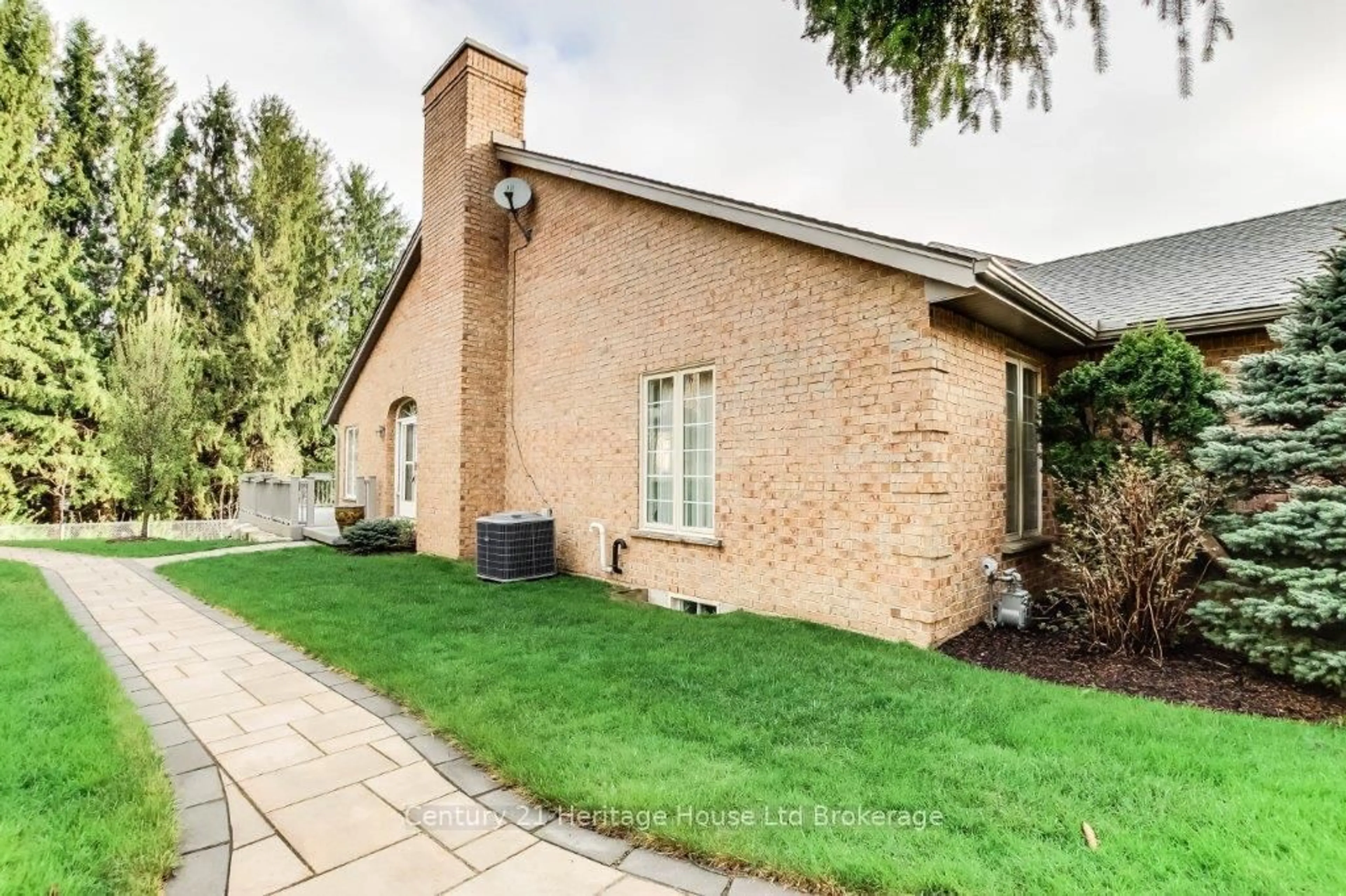 Home with brick exterior material, street for 675 Lansdowne Ave, Woodstock Ontario N4T 1K3