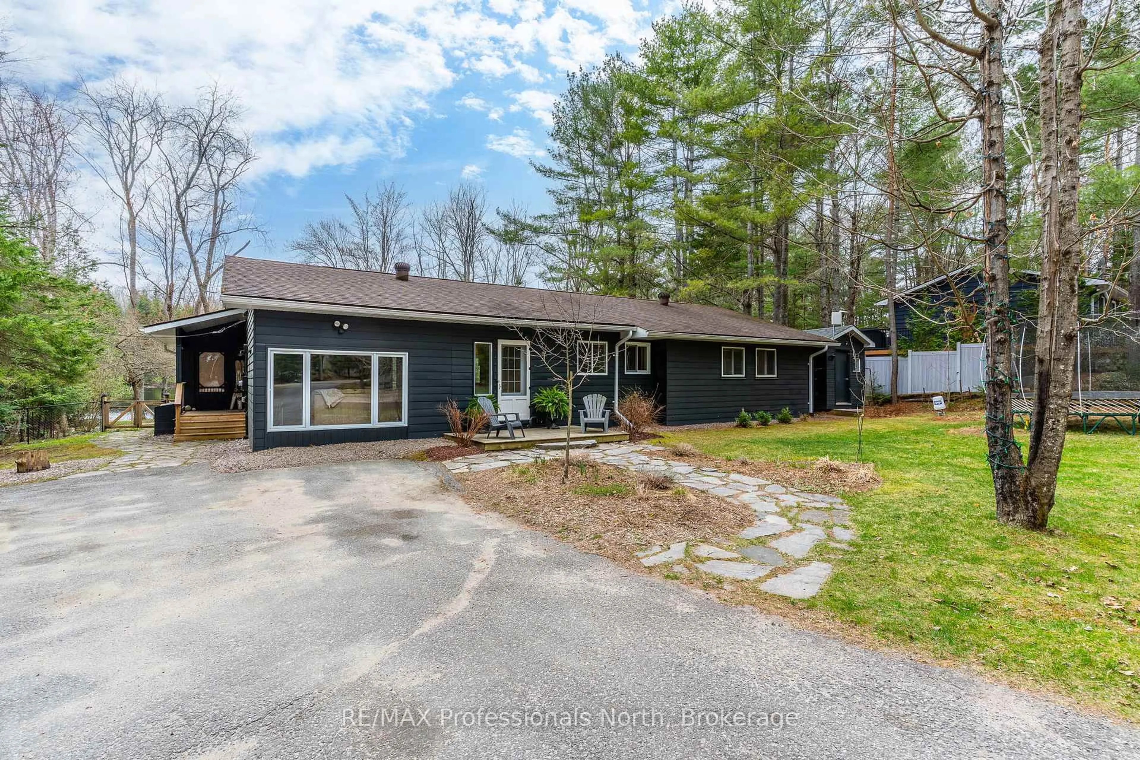 Home with vinyl exterior material, street for 1186 Peninsula Dr, Dysart et al Ontario K0M 1S0