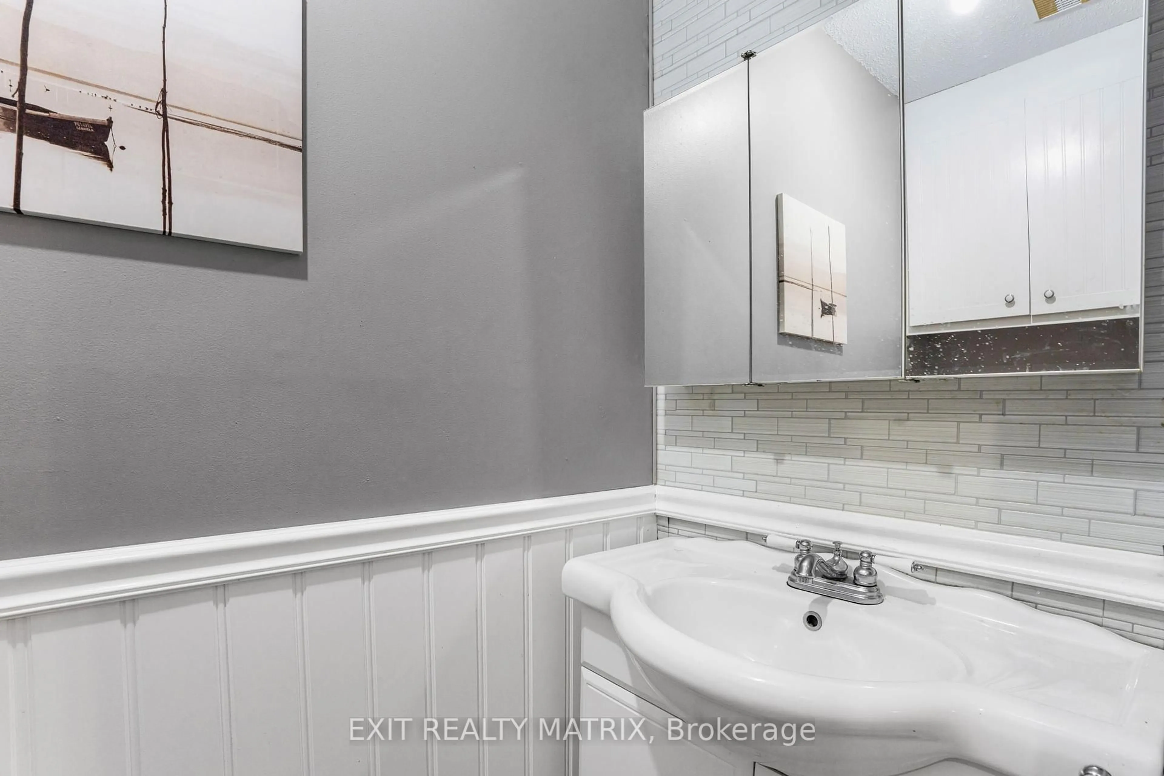 Standard bathroom, ceramic/tile floor for 623 Spence Ave #7, Hawkesbury Ontario K6A 3J4