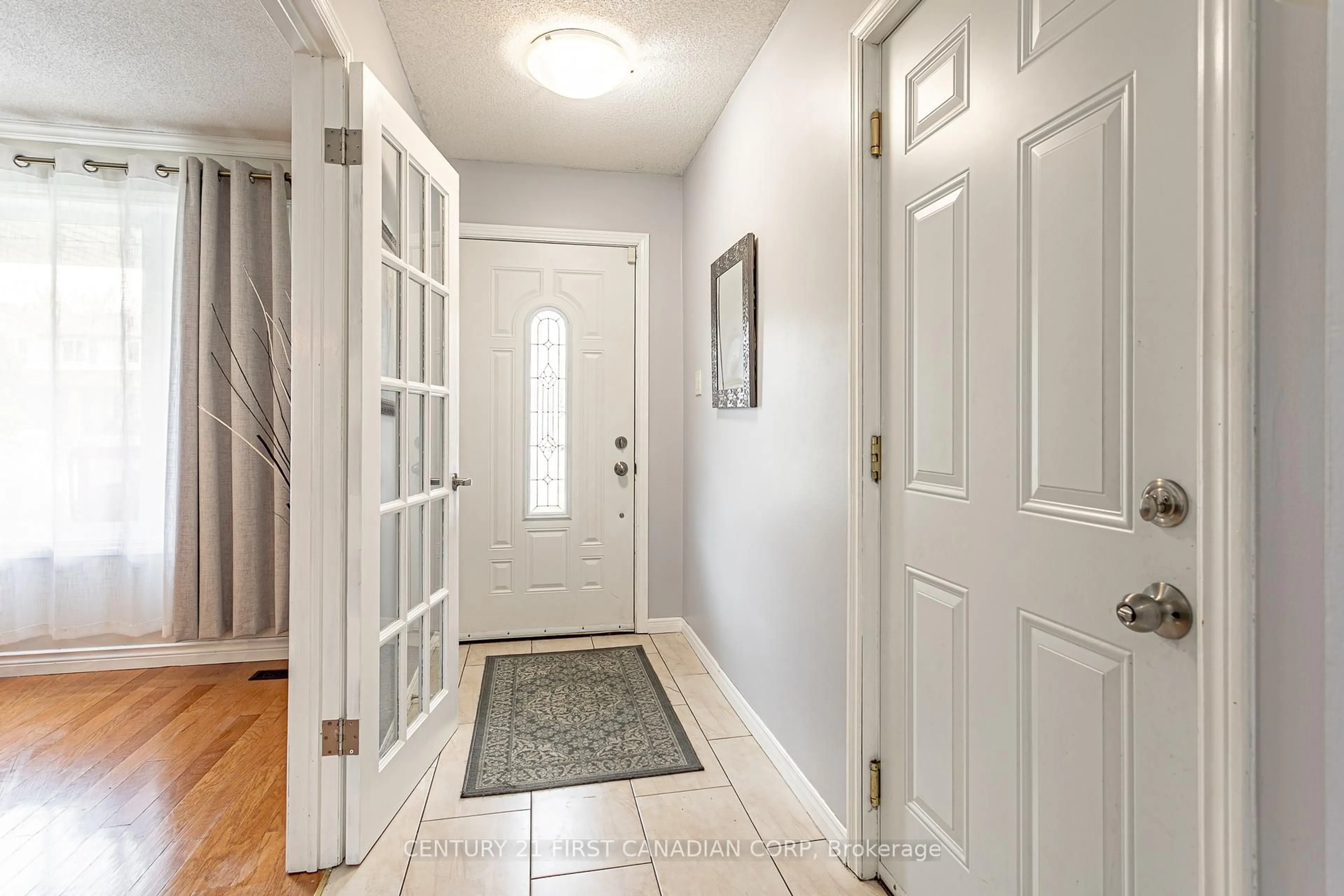Indoor entryway for 95 Josselyn Dr, London South Ontario N6E 3V6