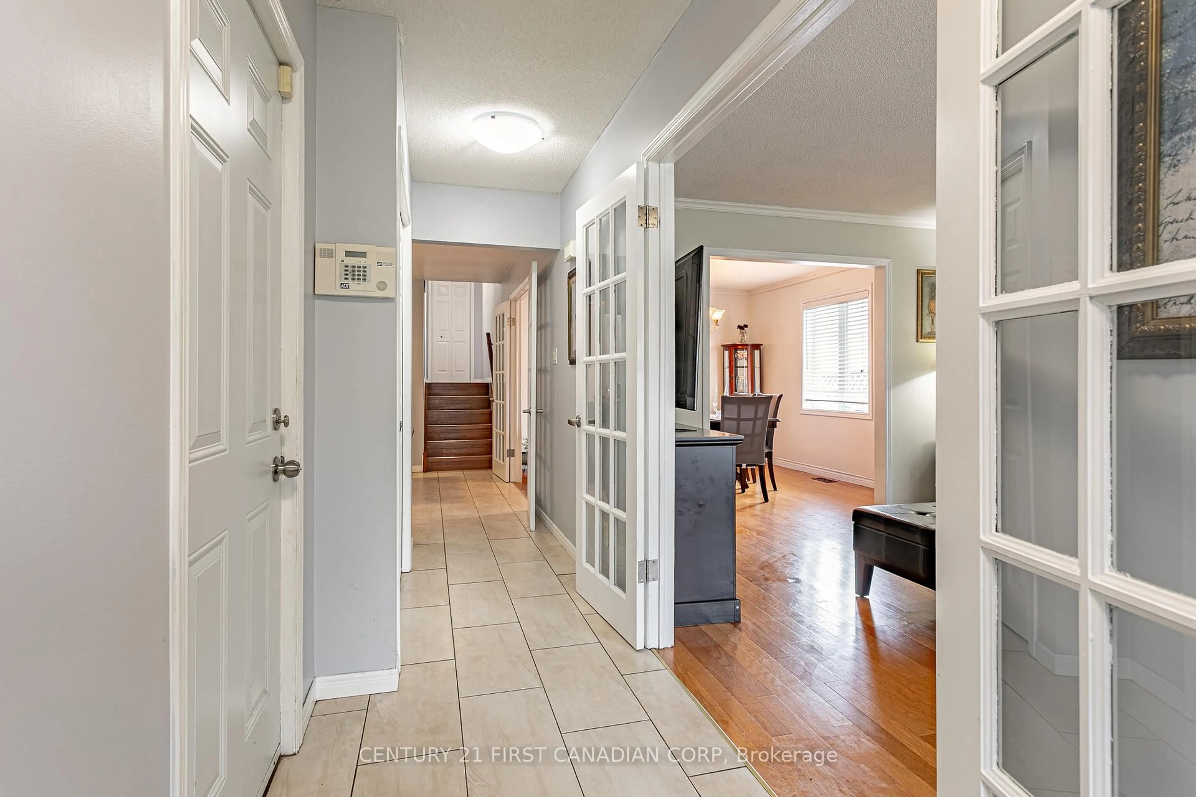 Indoor entryway for 95 Josselyn Dr, London South Ontario N6E 3V6
