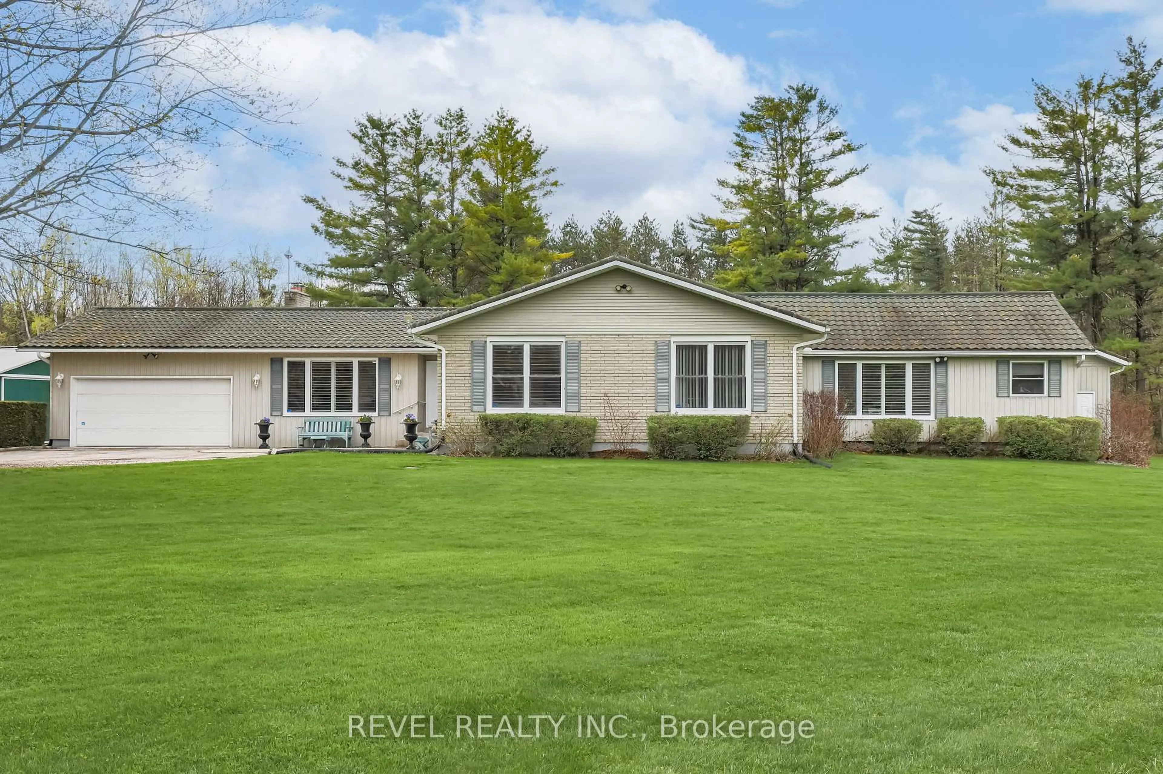 Home with vinyl exterior material, water/lake/river/ocean view for 1104 Quaker Rd, Kawartha Lakes Ontario K0M 2M0