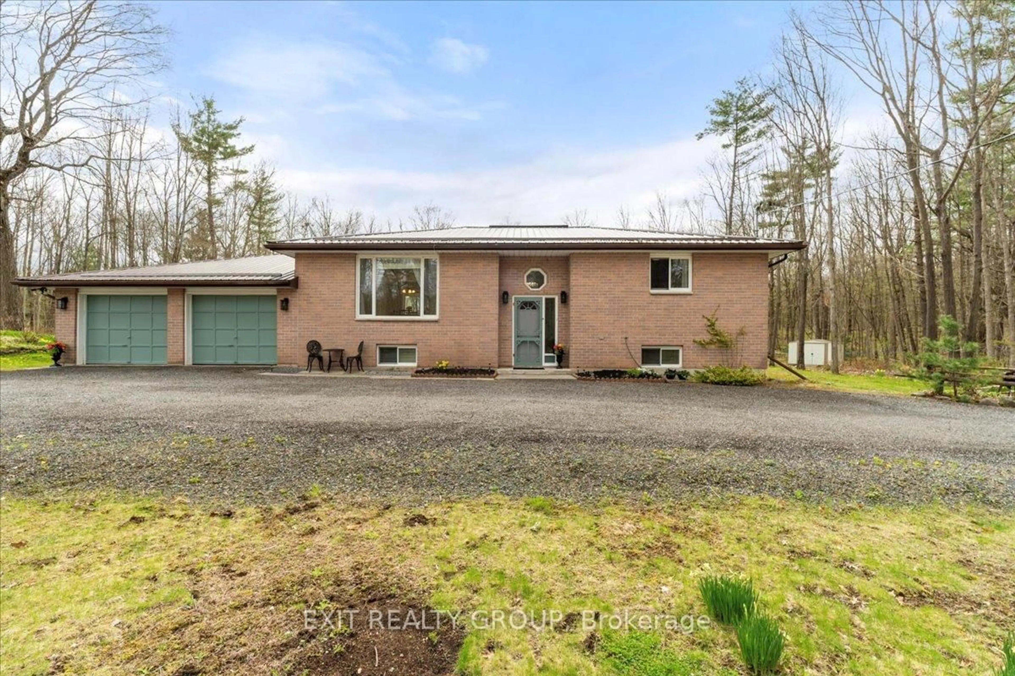 A pic from outside/outdoor area/front of a property/back of a property/a pic from drone, street for 139 Marble Point Rd, Limoges Ontario K0K 2M0