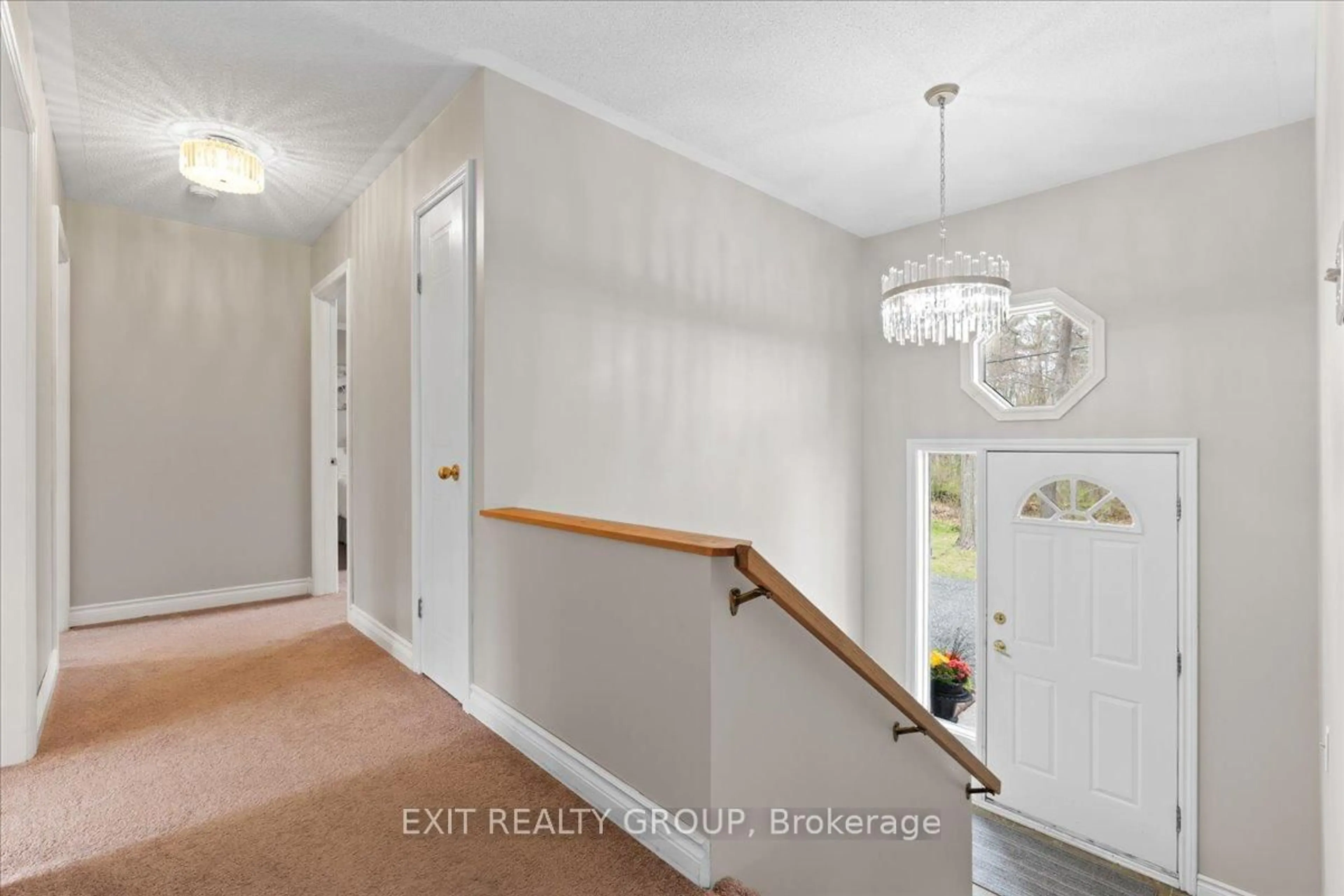 Indoor entryway for 139 Marble Point Rd, Limoges Ontario K0K 2M0