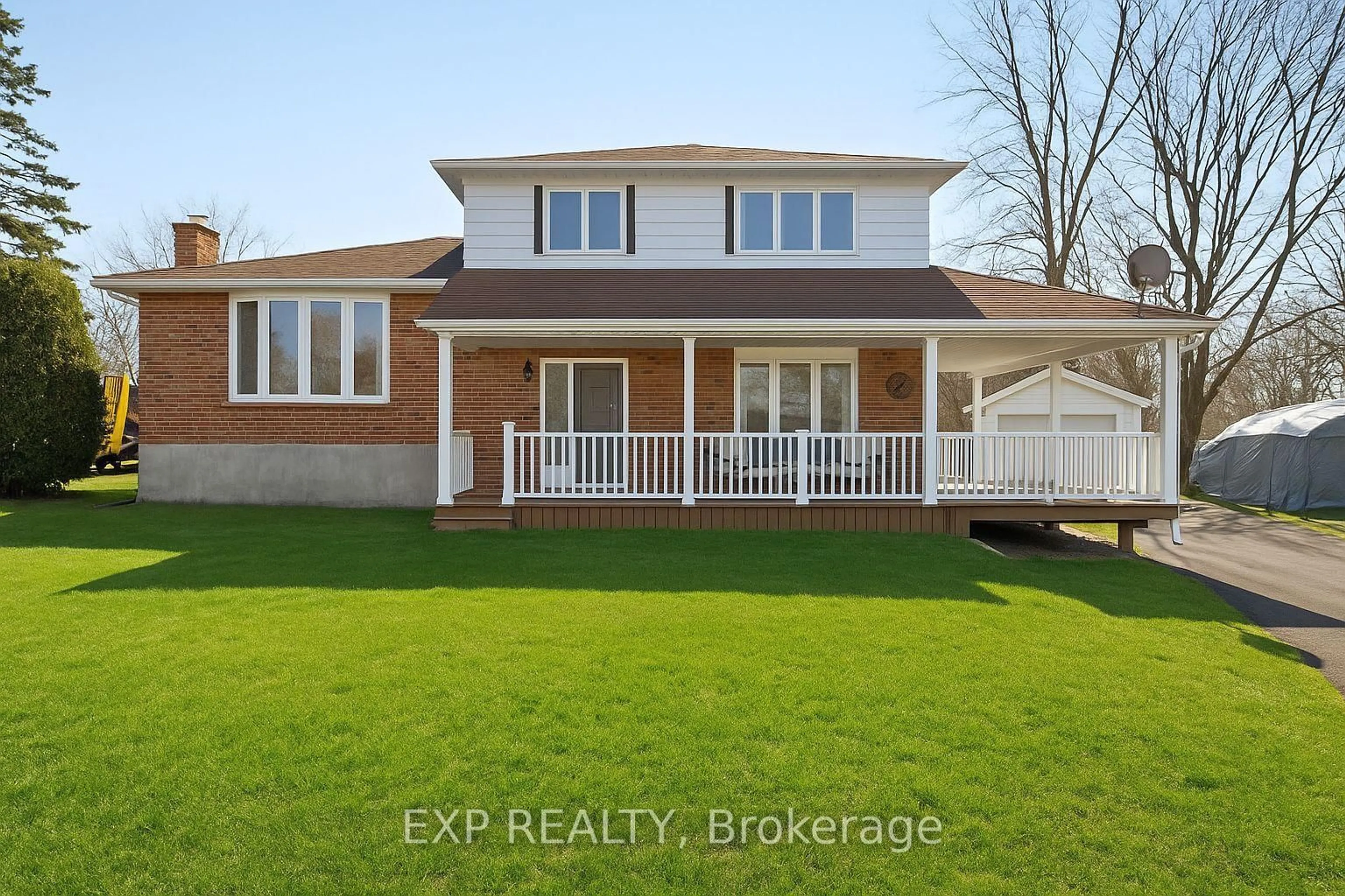 Home with vinyl exterior material, street for 320 Francis St, Renfrew Ontario K7V 4L7