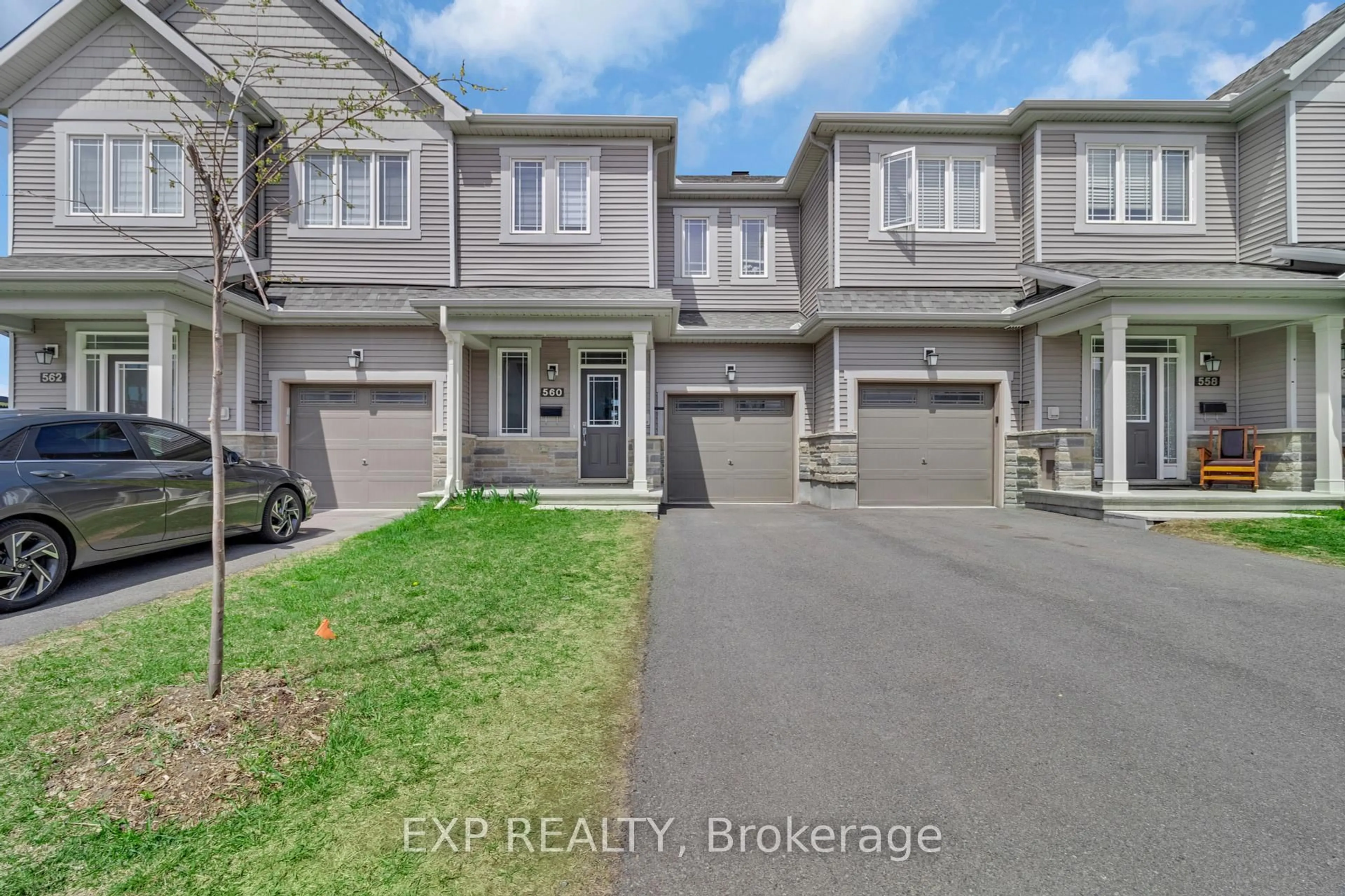 A pic from outside/outdoor area/front of a property/back of a property/a pic from drone, street for 560 Flagstaff Dr, Ottawa Ontario K2J 6W1