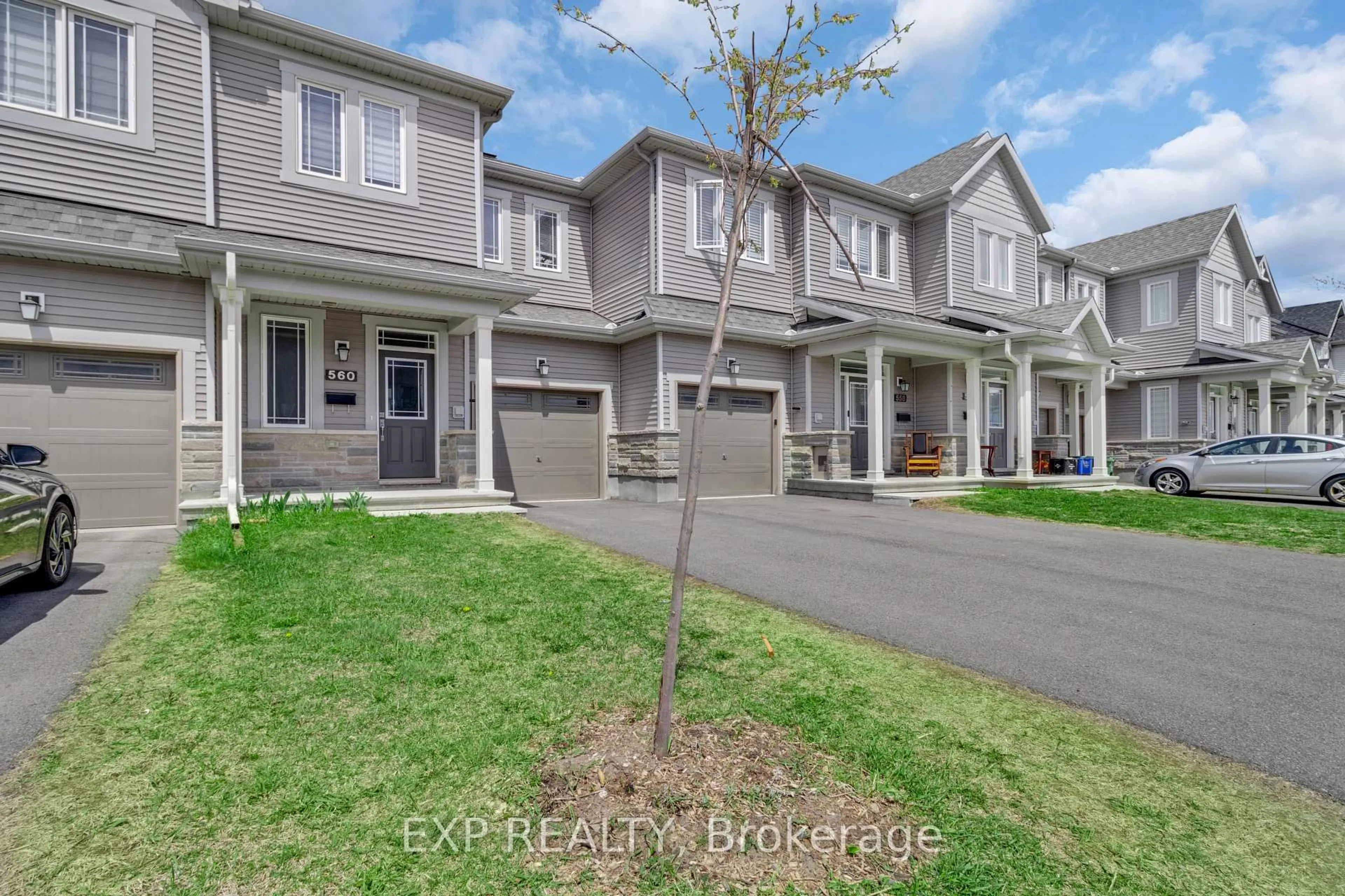 A pic from outside/outdoor area/front of a property/back of a property/a pic from drone, street for 560 Flagstaff Dr, Ottawa Ontario K2J 6W1