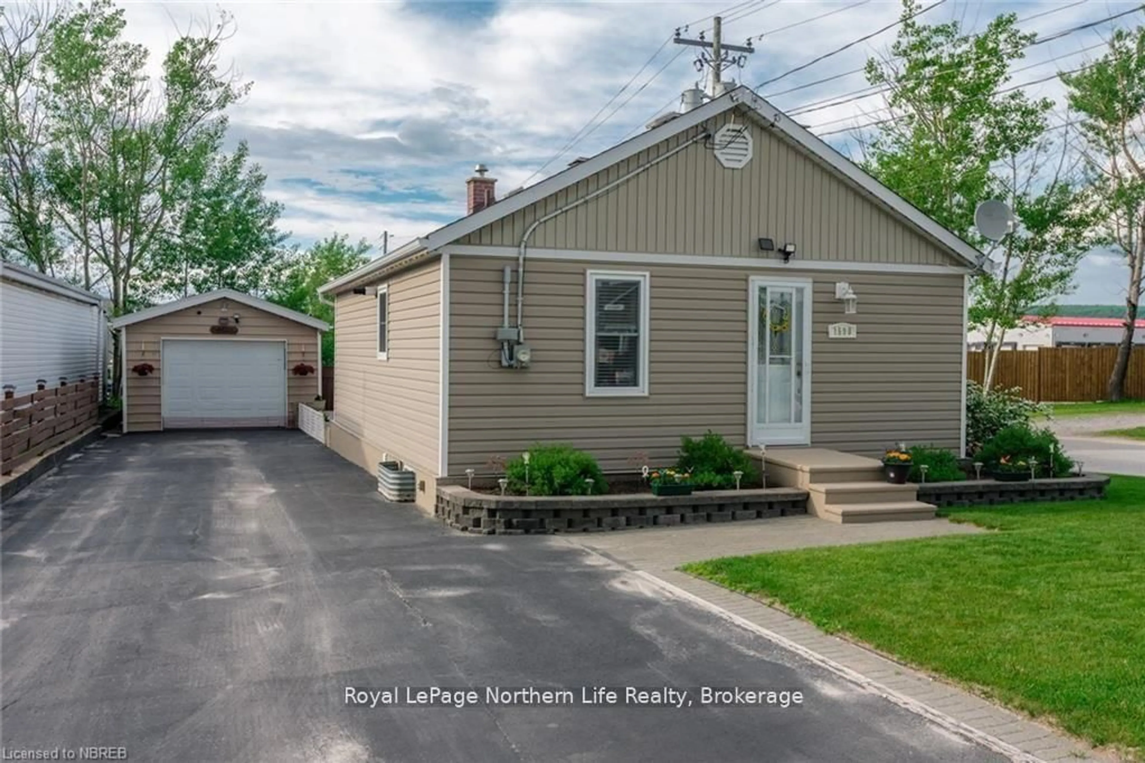 Home with vinyl exterior material, street for 1590 Cholette St, North Bay Ontario P1A 0A9