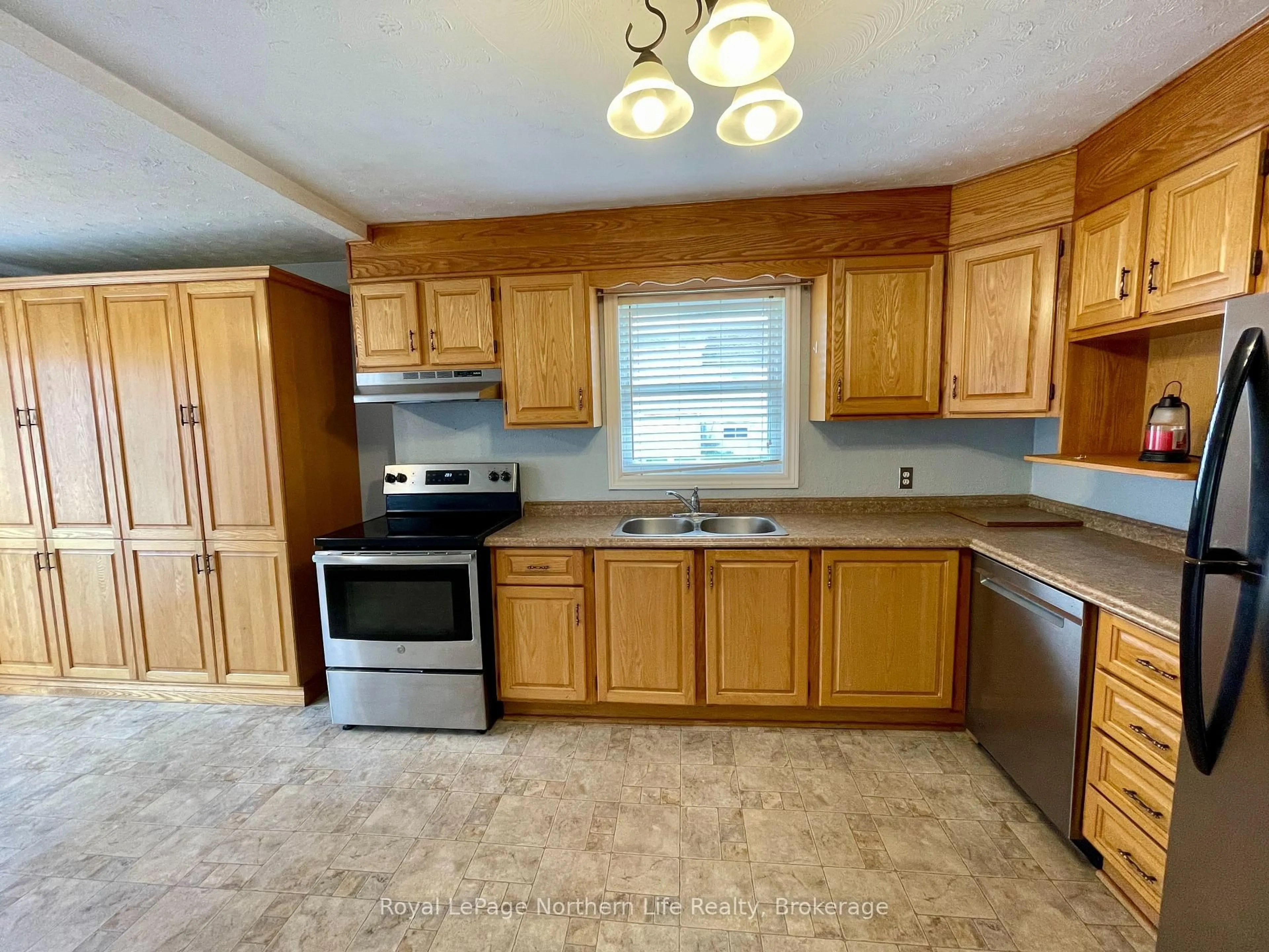 Standard kitchen, unknown for 1590 Cholette St, North Bay Ontario P1A 0A9