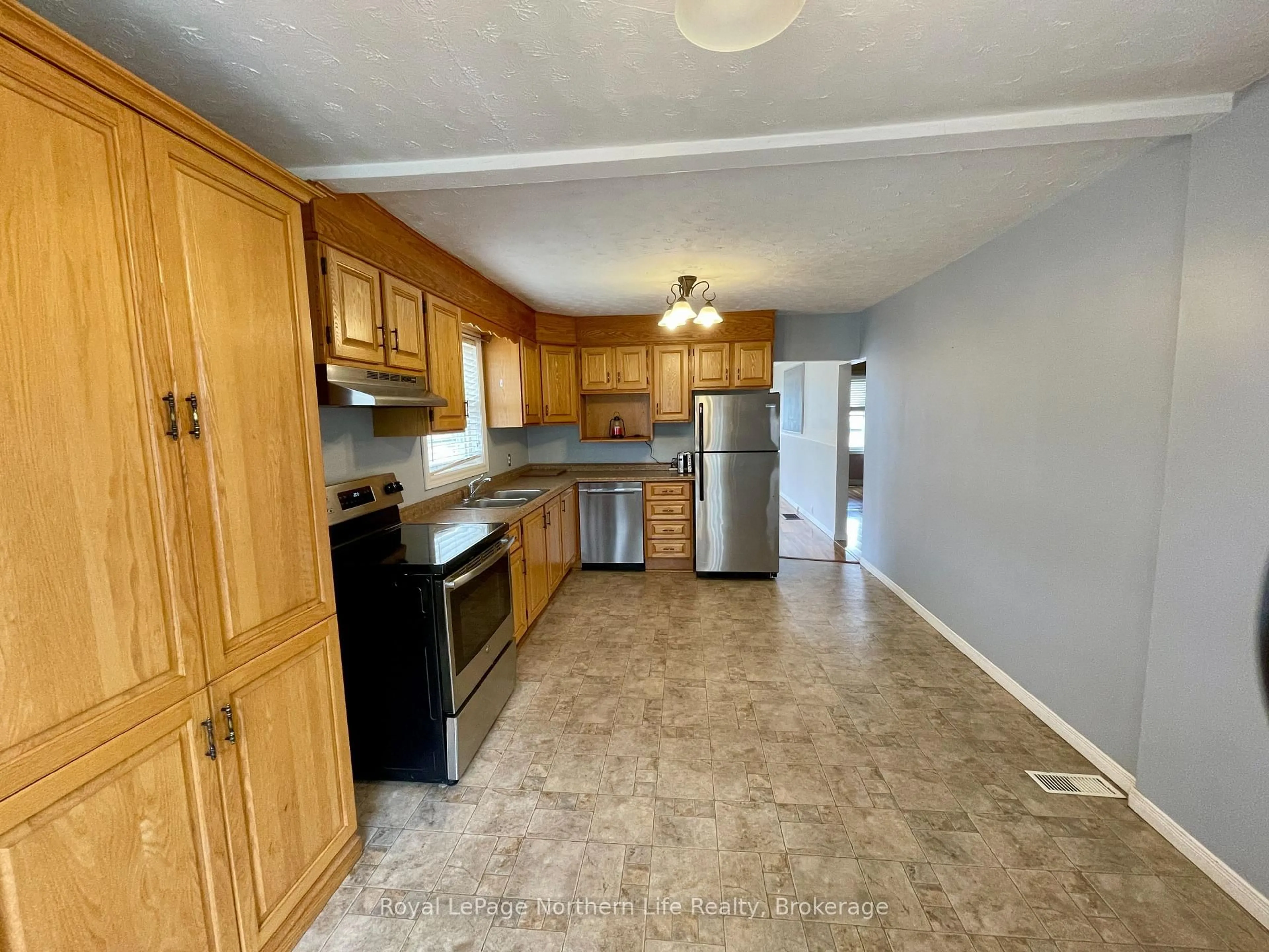 Unknown for 1590 Cholette St, North Bay Ontario P1A 0A9
