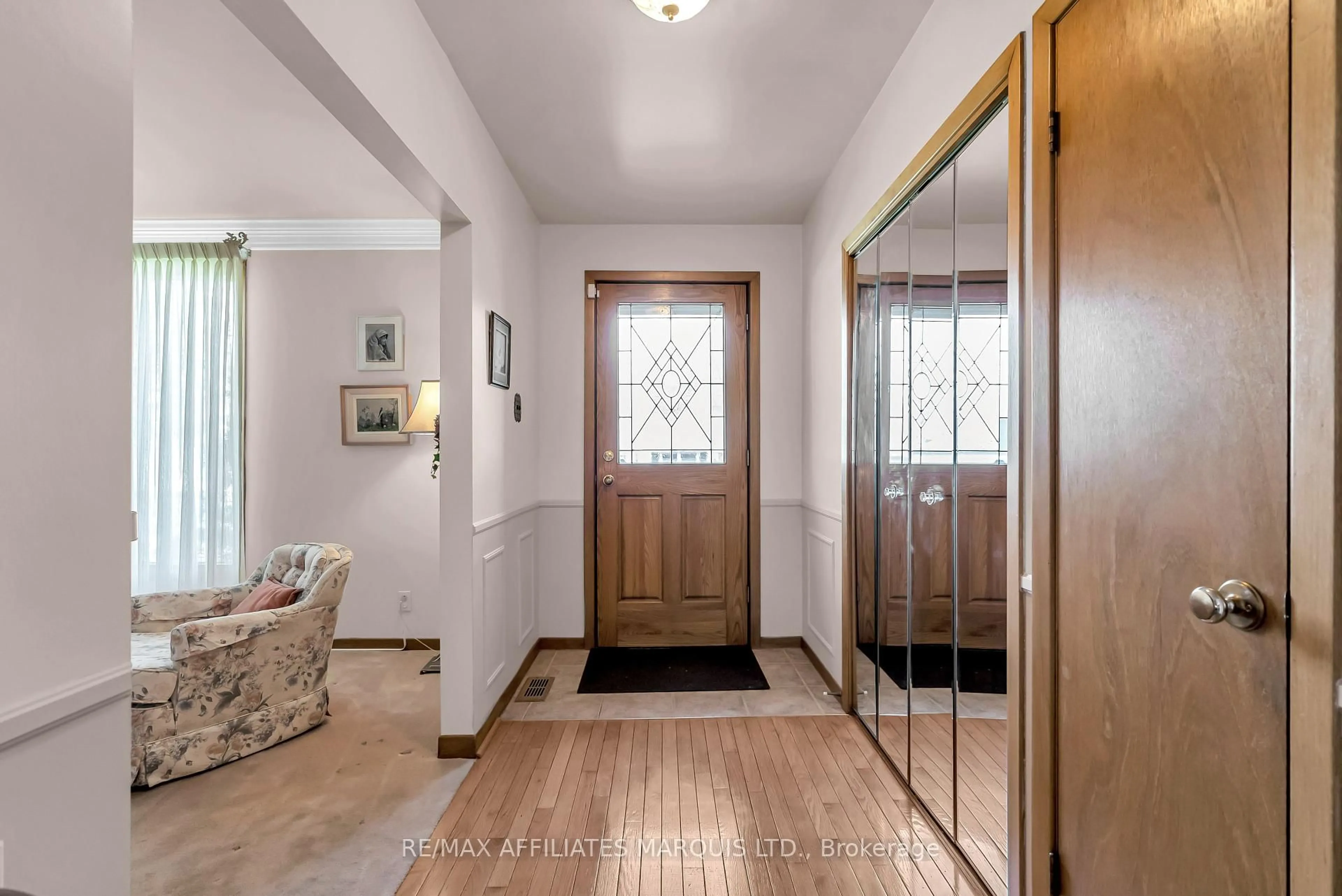 Indoor entryway for 28 Catherine St, North Glengarry Ontario K0C 1T0