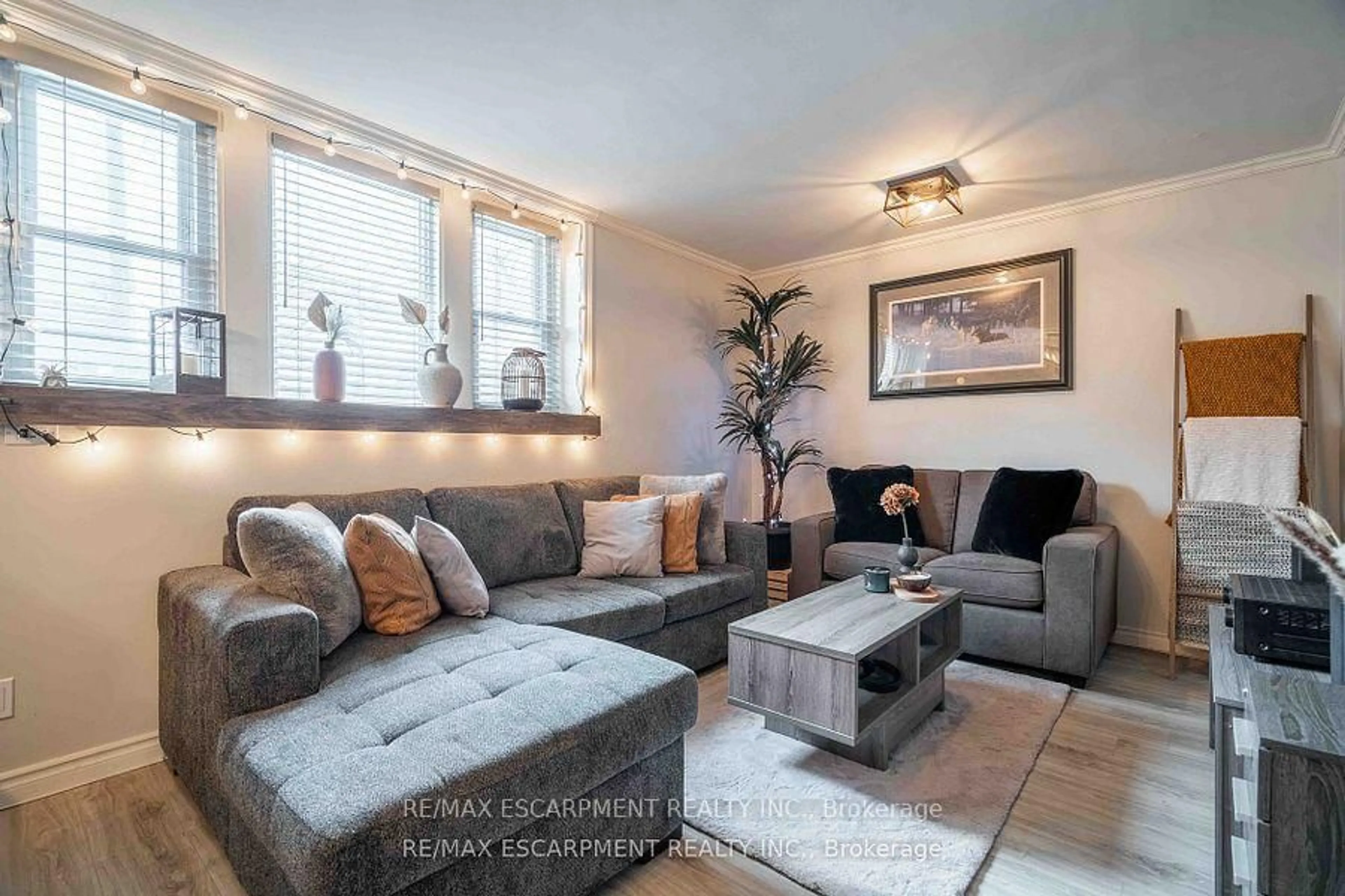 Living room with furniture, unknown for 356 Hunter St #9, Hamilton Ontario L8N 1N8
