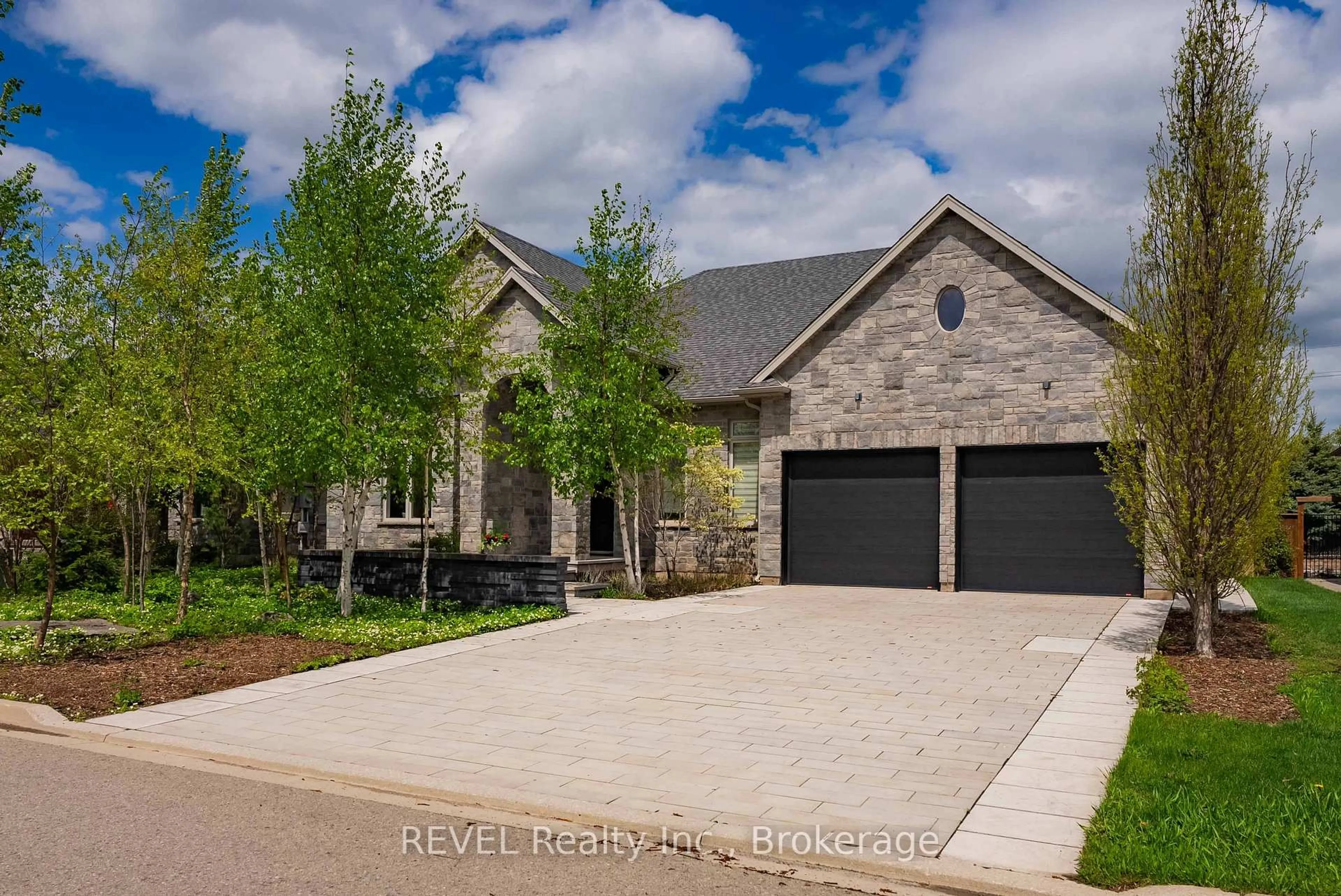 Home with brick exterior material, street for 14 Angels Dr, Niagara-on-the-Lake Ontario L0S 1J1