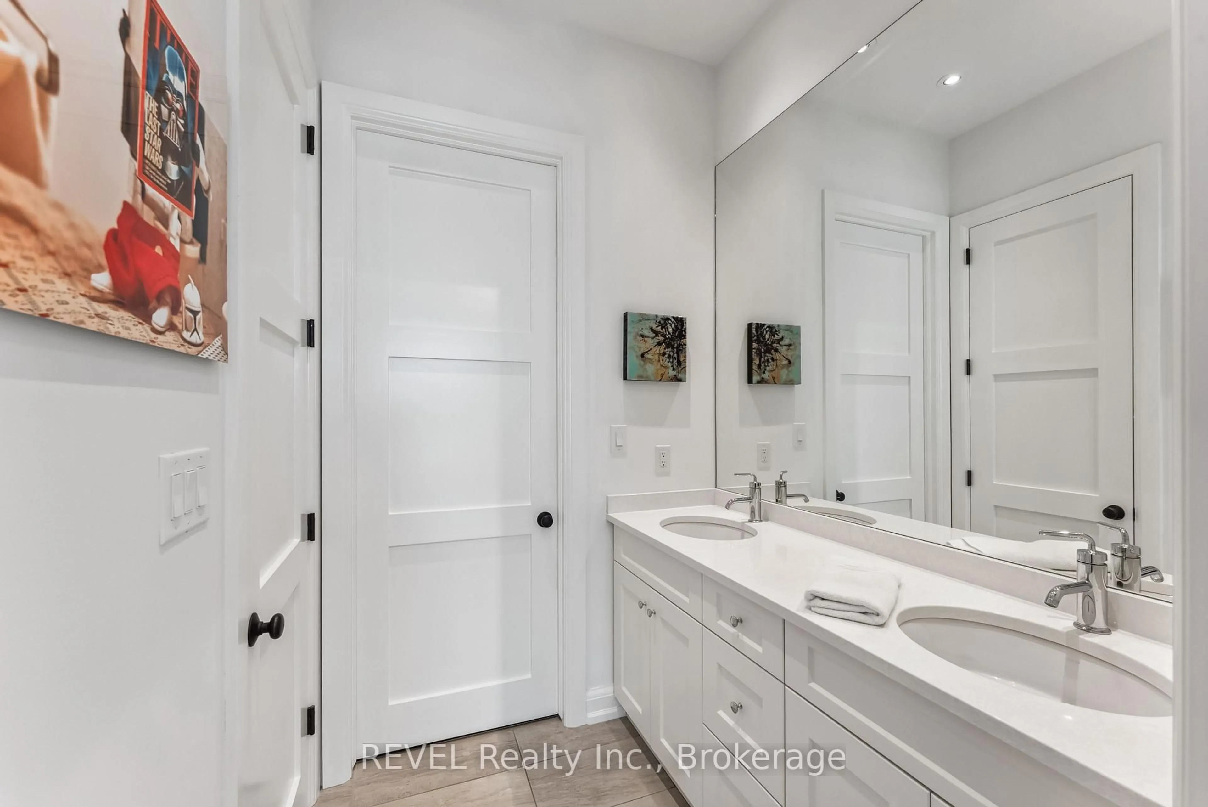 Contemporary bathroom, ceramic/tile floor for 14 Angels Dr, Niagara-on-the-Lake Ontario L0S 1J1