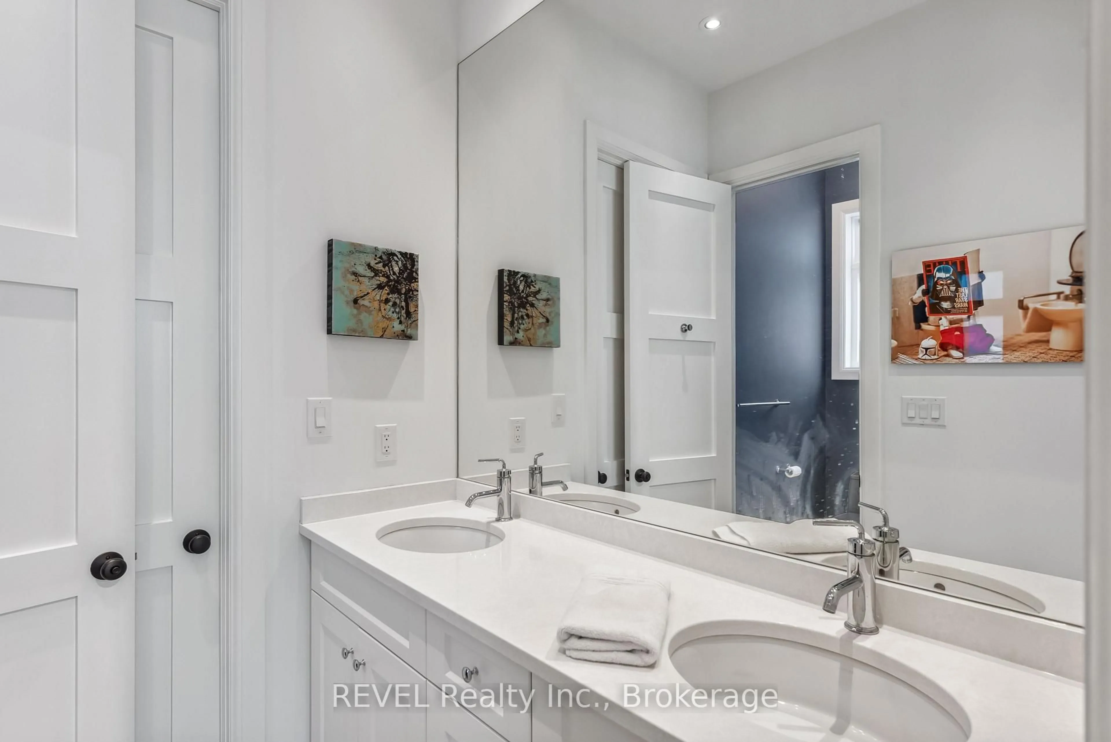 Contemporary bathroom, ceramic/tile floor for 14 Angels Dr, Niagara-on-the-Lake Ontario L0S 1J1