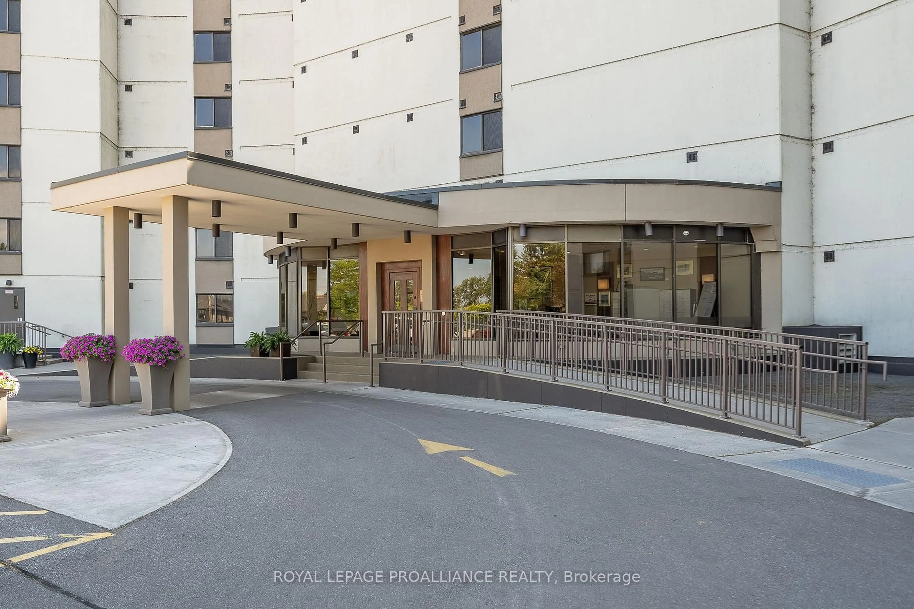 Indoor foyer for 2 South Front St #301, Belleville Ontario K8N 5K7