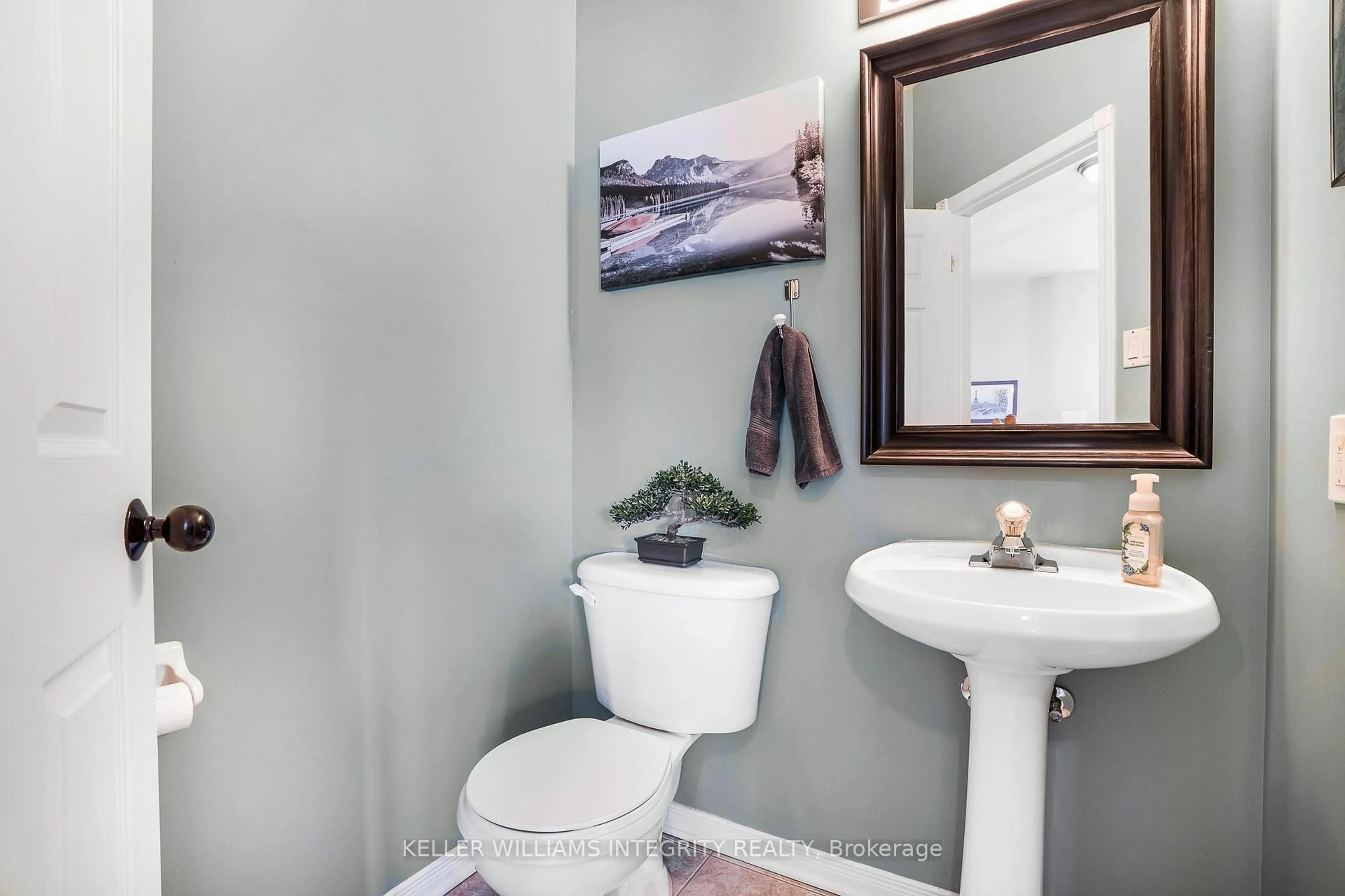 Standard bathroom, ceramic/tile floor for 1656 Neptune Way, Ottawa Ontario K4A 4L4