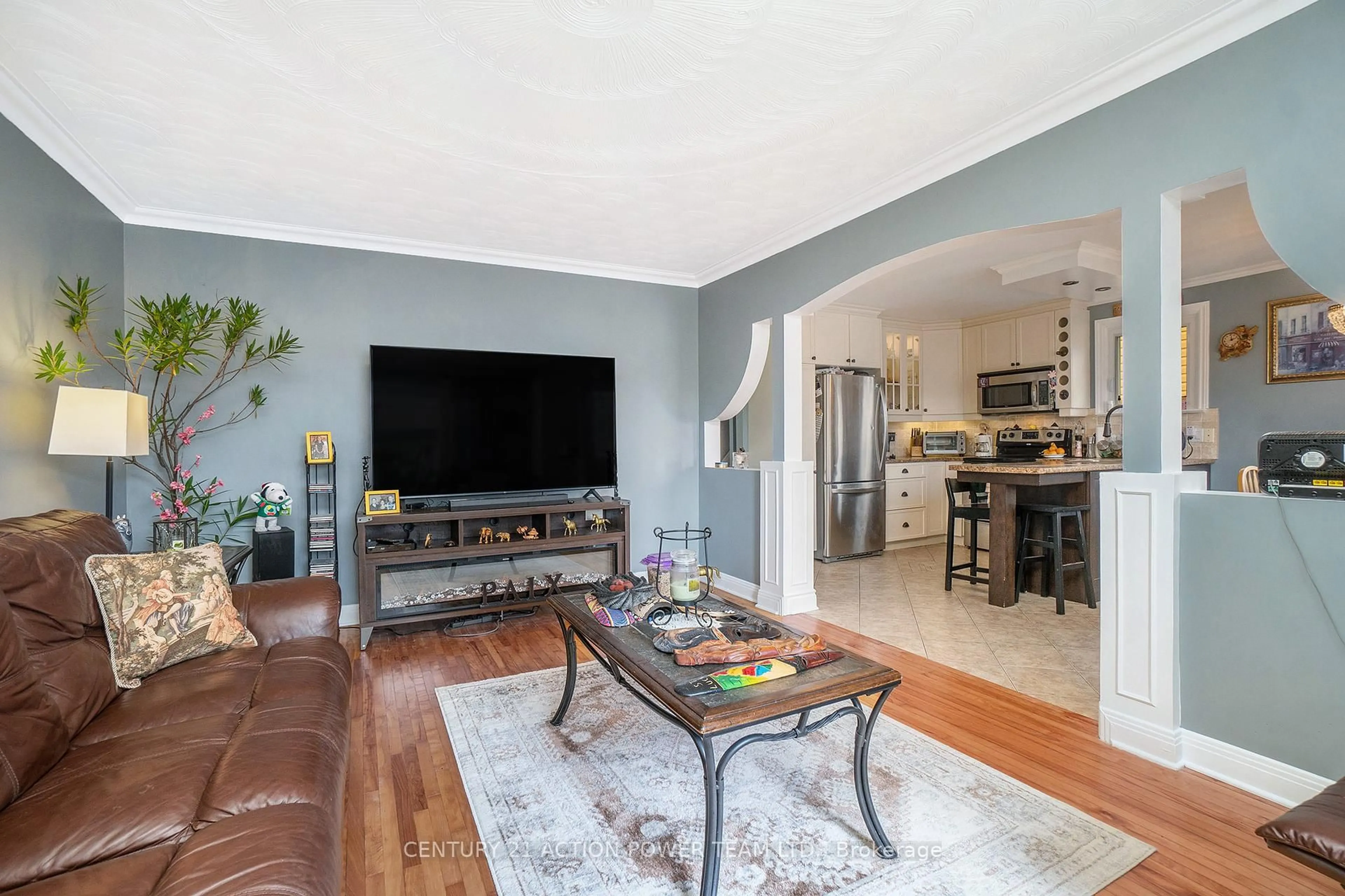 Living room with furniture, unknown for 1055 Notre Dame St, Russell Ontario K0A 1W0