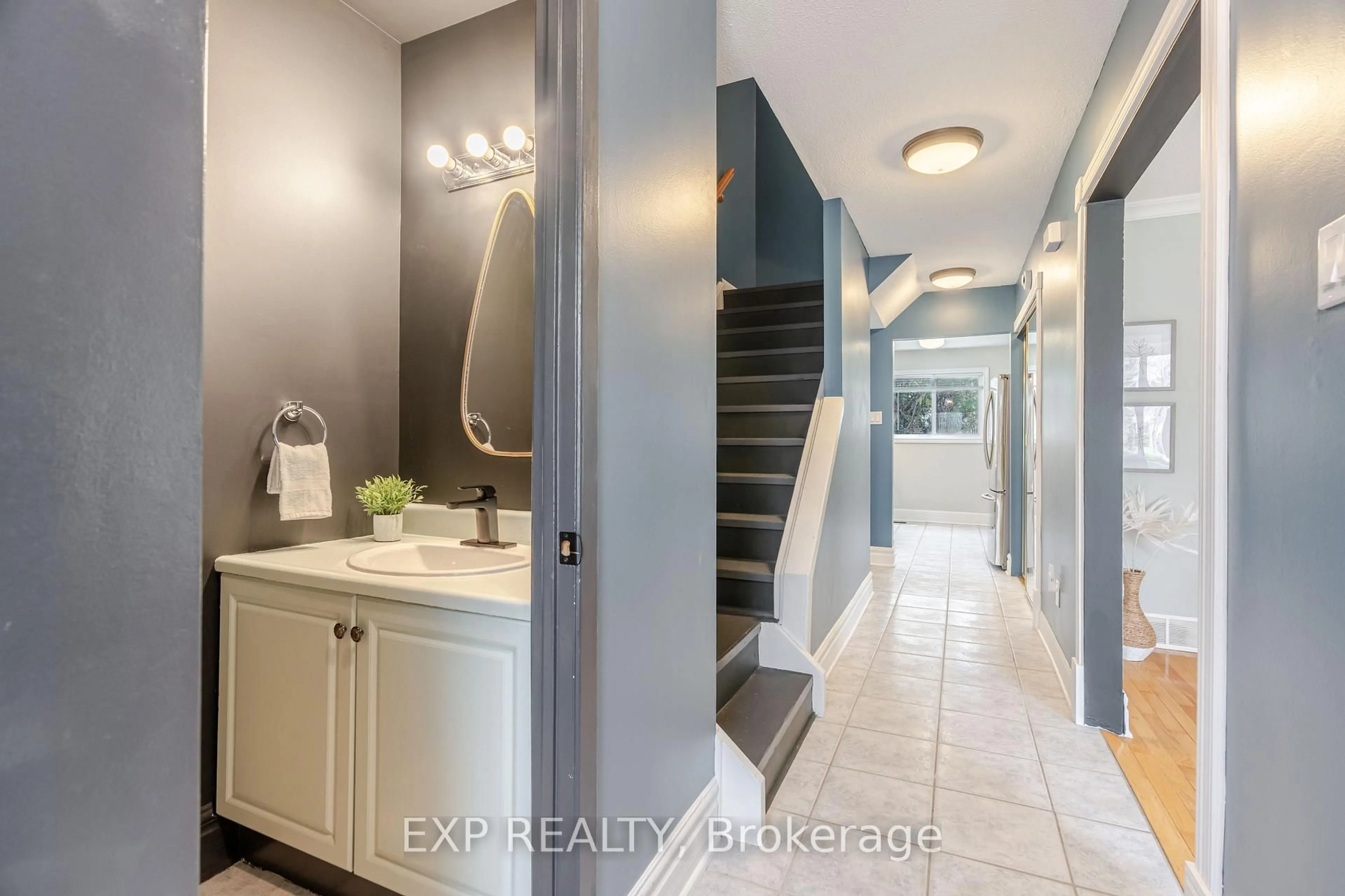Unknown for 2394 Rondel St, Ottawa Ontario K1B 4M2