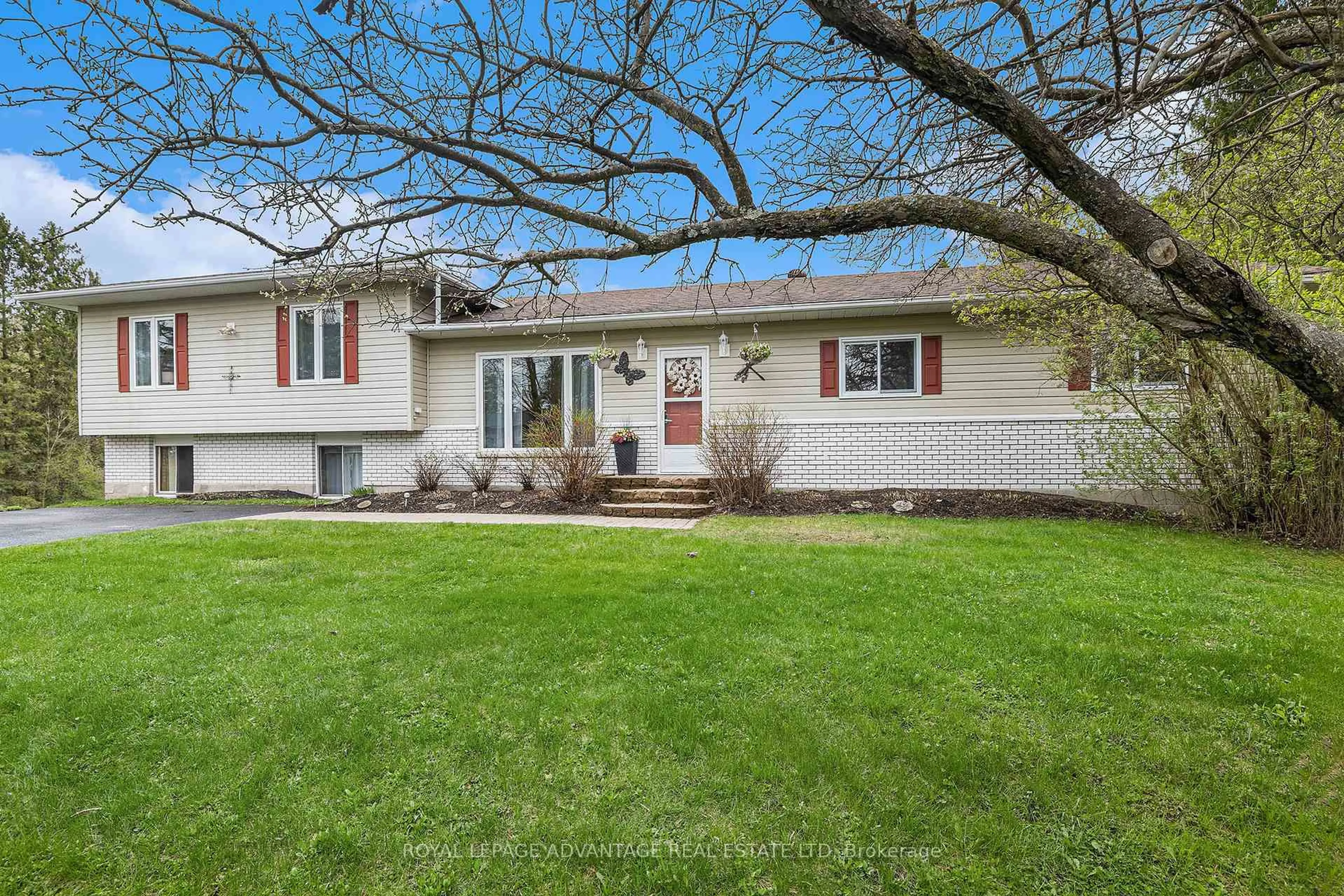 Home with vinyl exterior material, street for 2579 Rideau Ferry Rd, Perth Ontario K7H 0G5
