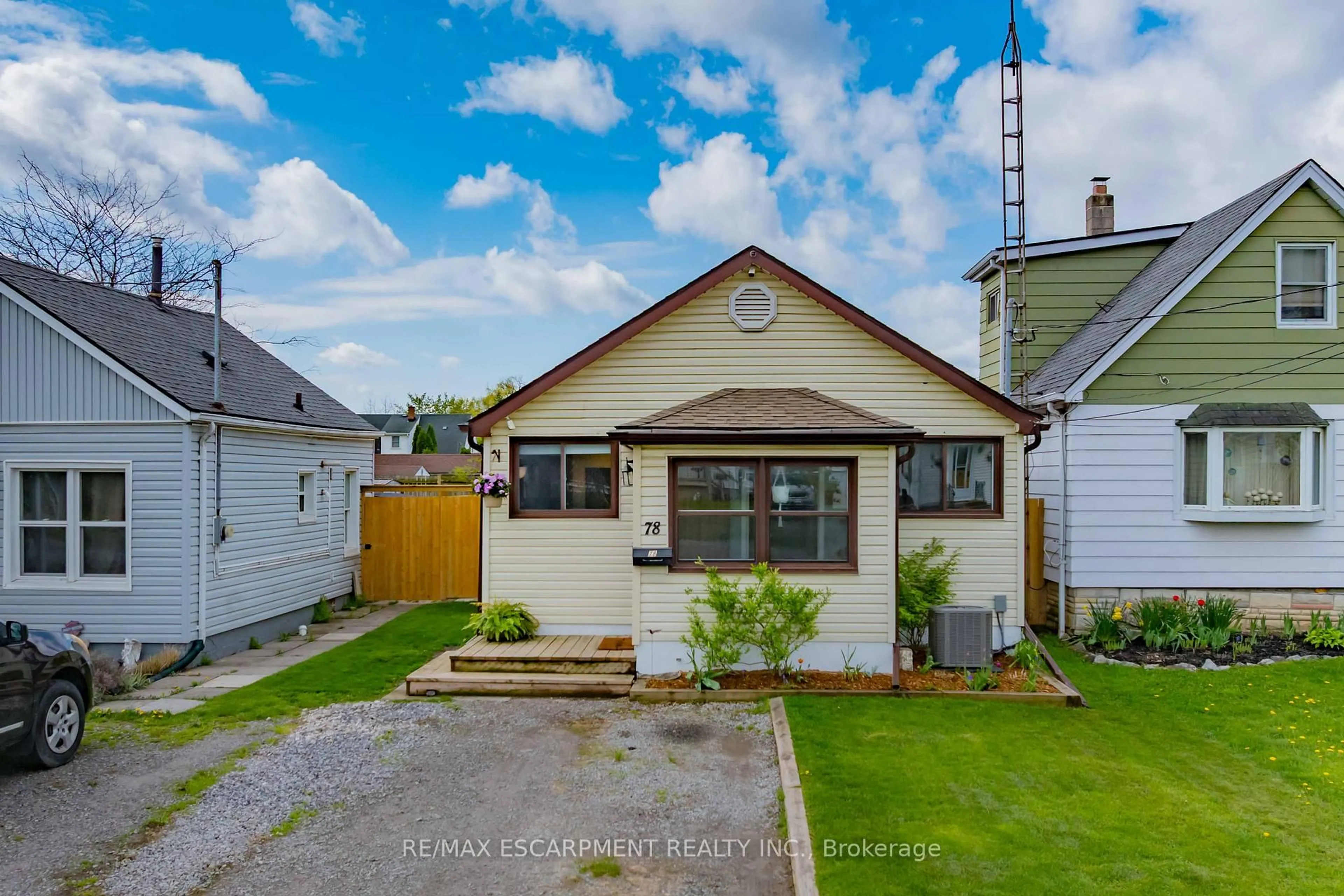 A pic from outside/outdoor area/front of a property/back of a property/a pic from drone, street for 78 Lincoln Ave, St. Catharines Ontario L2P 2C9