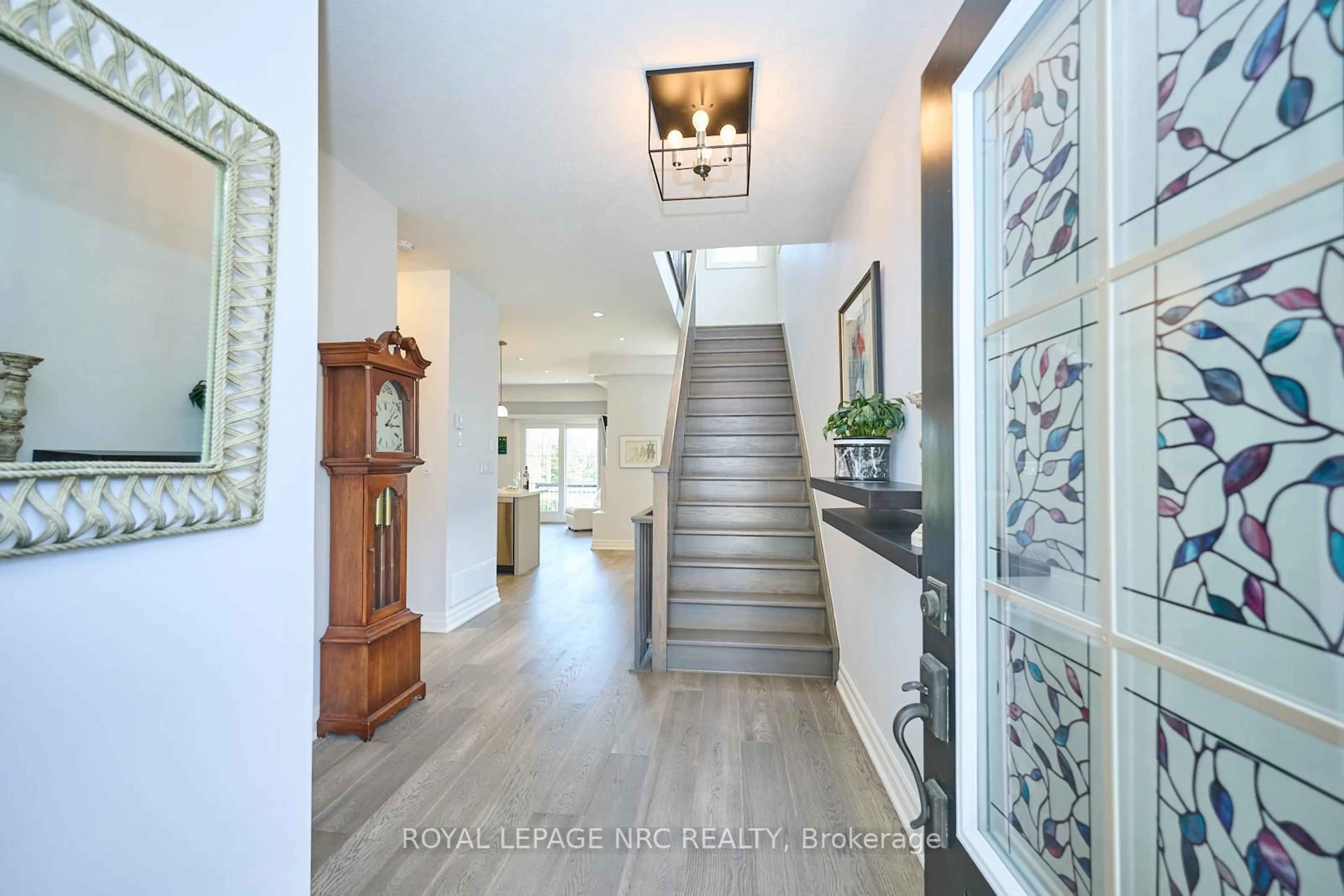 Indoor entryway for 43 Aberdeen Lane, Niagara-on-the-Lake Ontario L0S 1J0