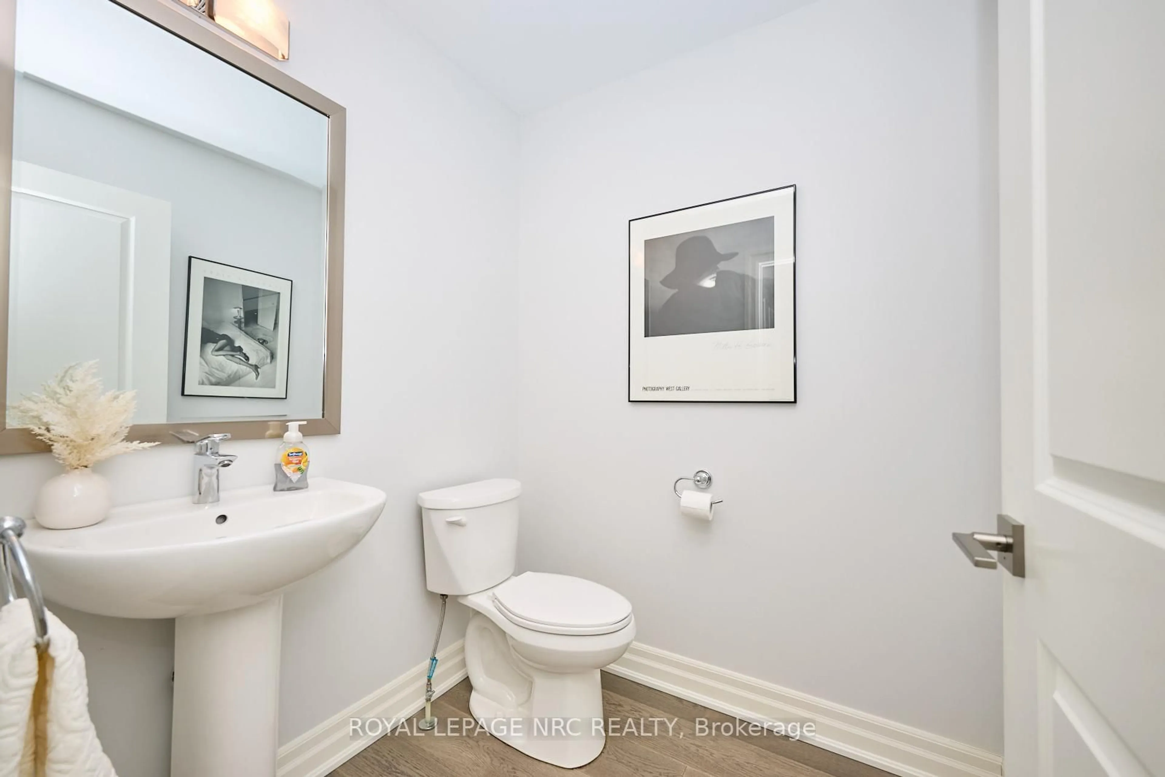 Standard bathroom, unknown for 43 Aberdeen Lane, Niagara-on-the-Lake Ontario L0S 1J0