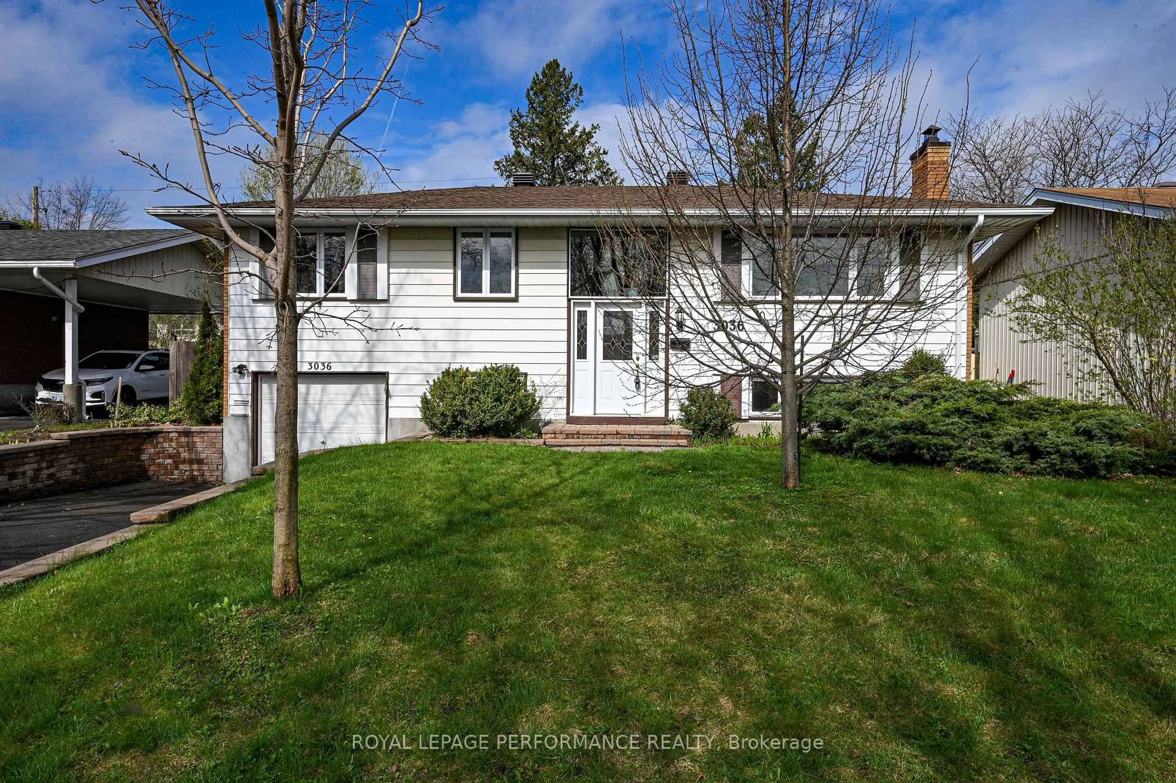 Home with vinyl exterior material, street for 3036 Linton Rd, Ottawa Ontario K1V 8H3