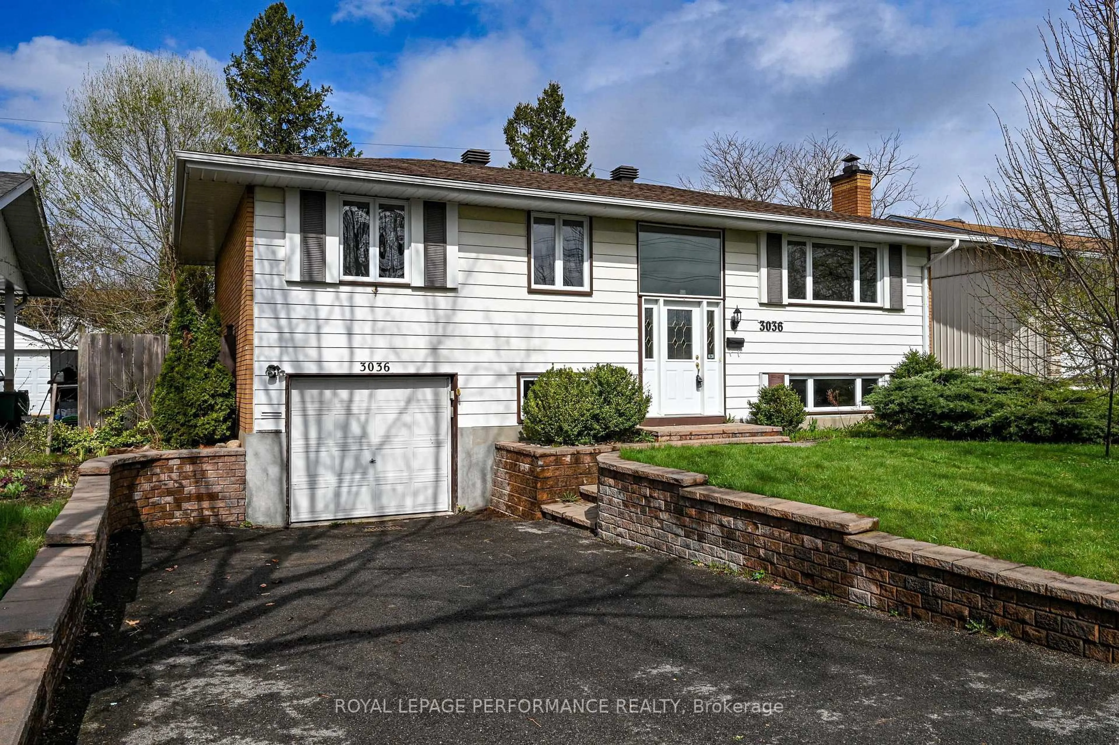 Home with vinyl exterior material, street for 3036 Linton Rd, Ottawa Ontario K1V 8H3