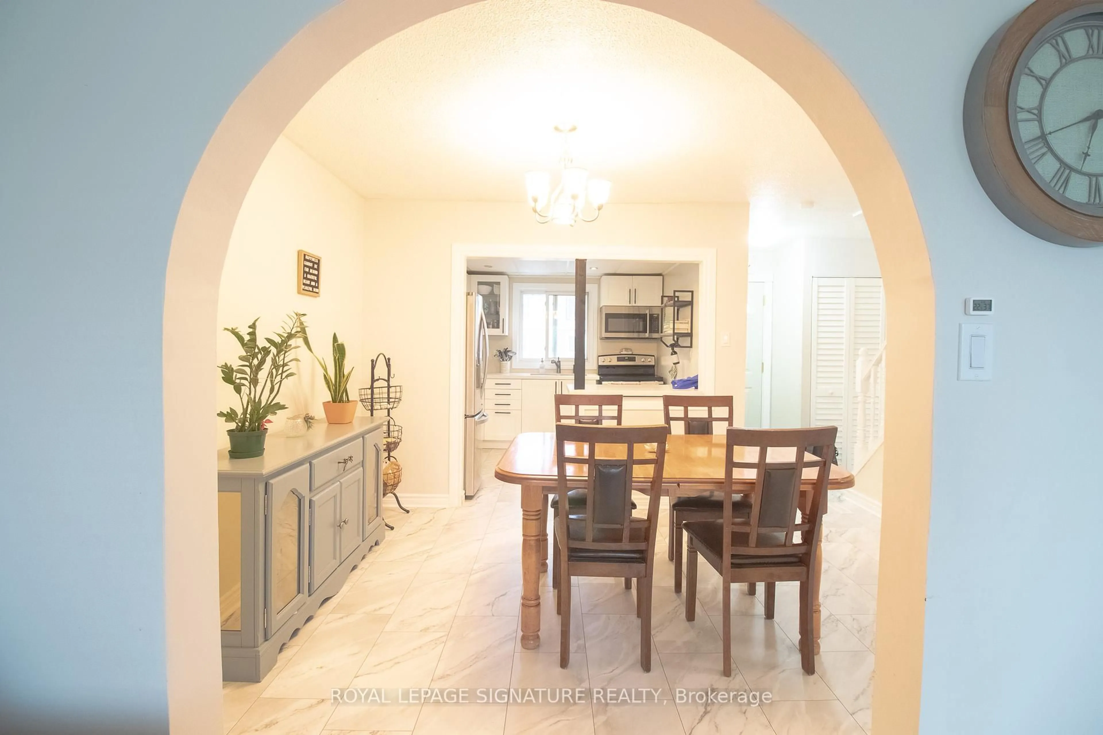 Dining room, ceramic/tile floor for 10 Angus Rd #132, Hamilton Ontario L8K 6K3