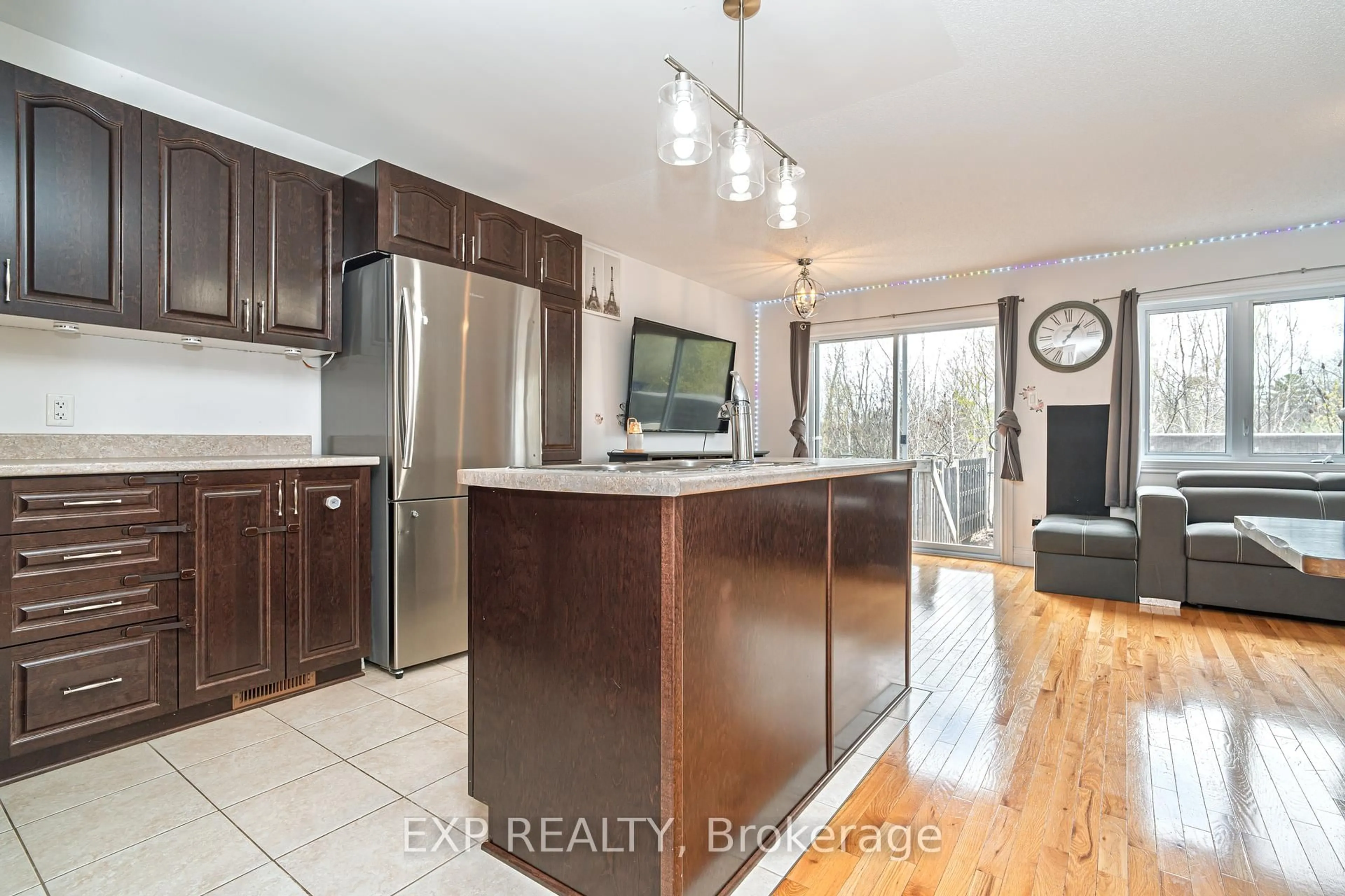 Open concept kitchen, unknown for 2353 Marble Cres, Clarence-Rockland Ontario K4K 0H1