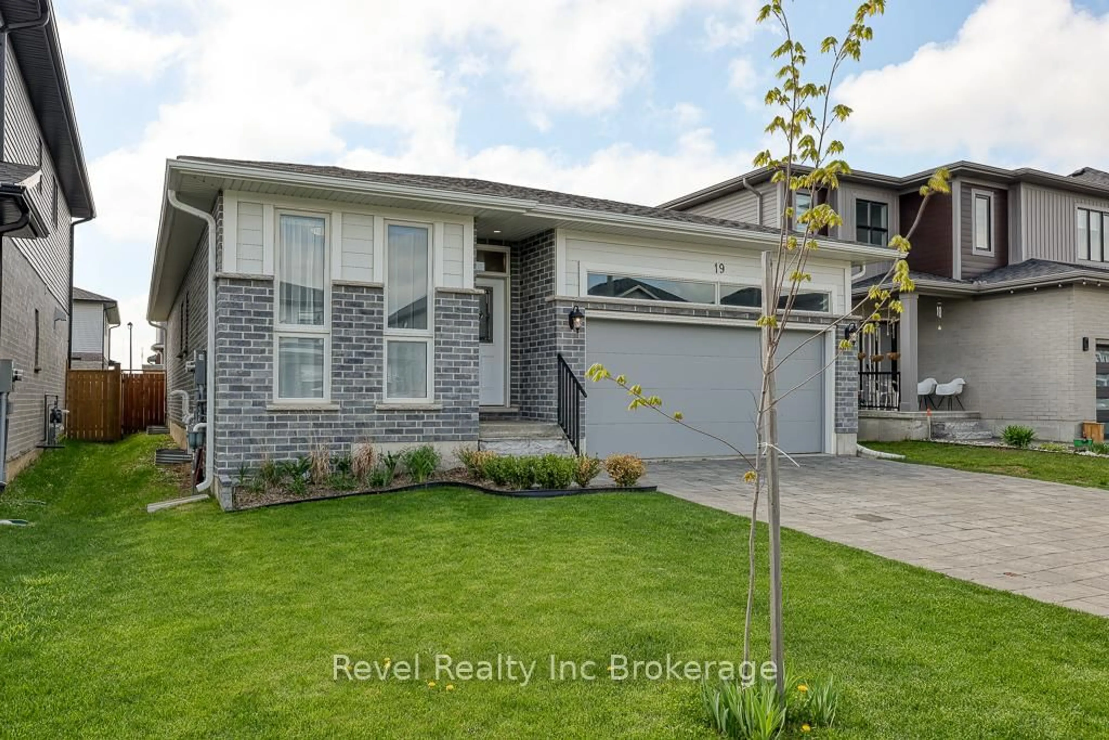 Home with brick exterior material, street for 19 Sutherland Cres, Ingersoll Ontario N5C 0E3