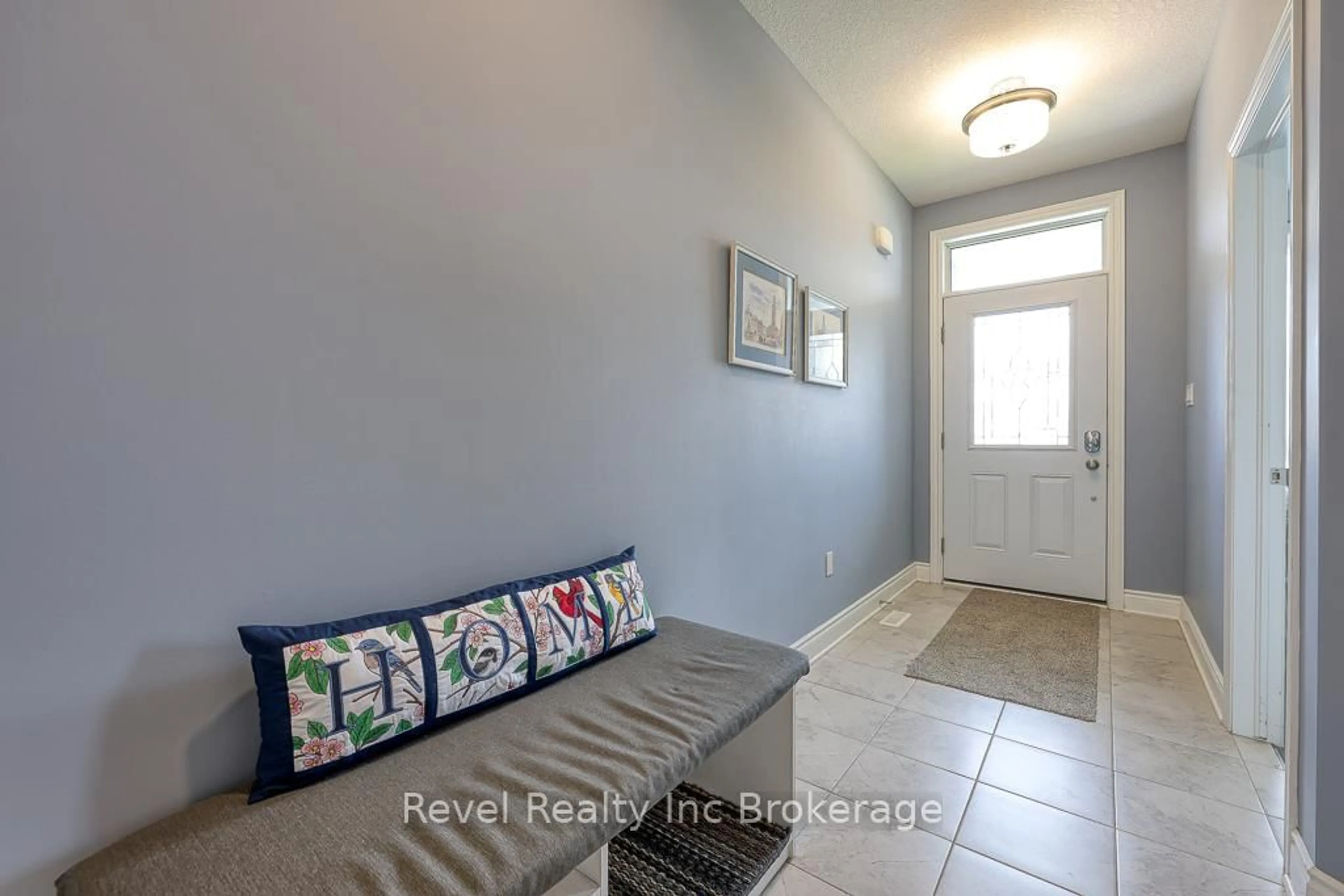 Indoor entryway for 19 Sutherland Cres, Ingersoll Ontario N5C 0E3
