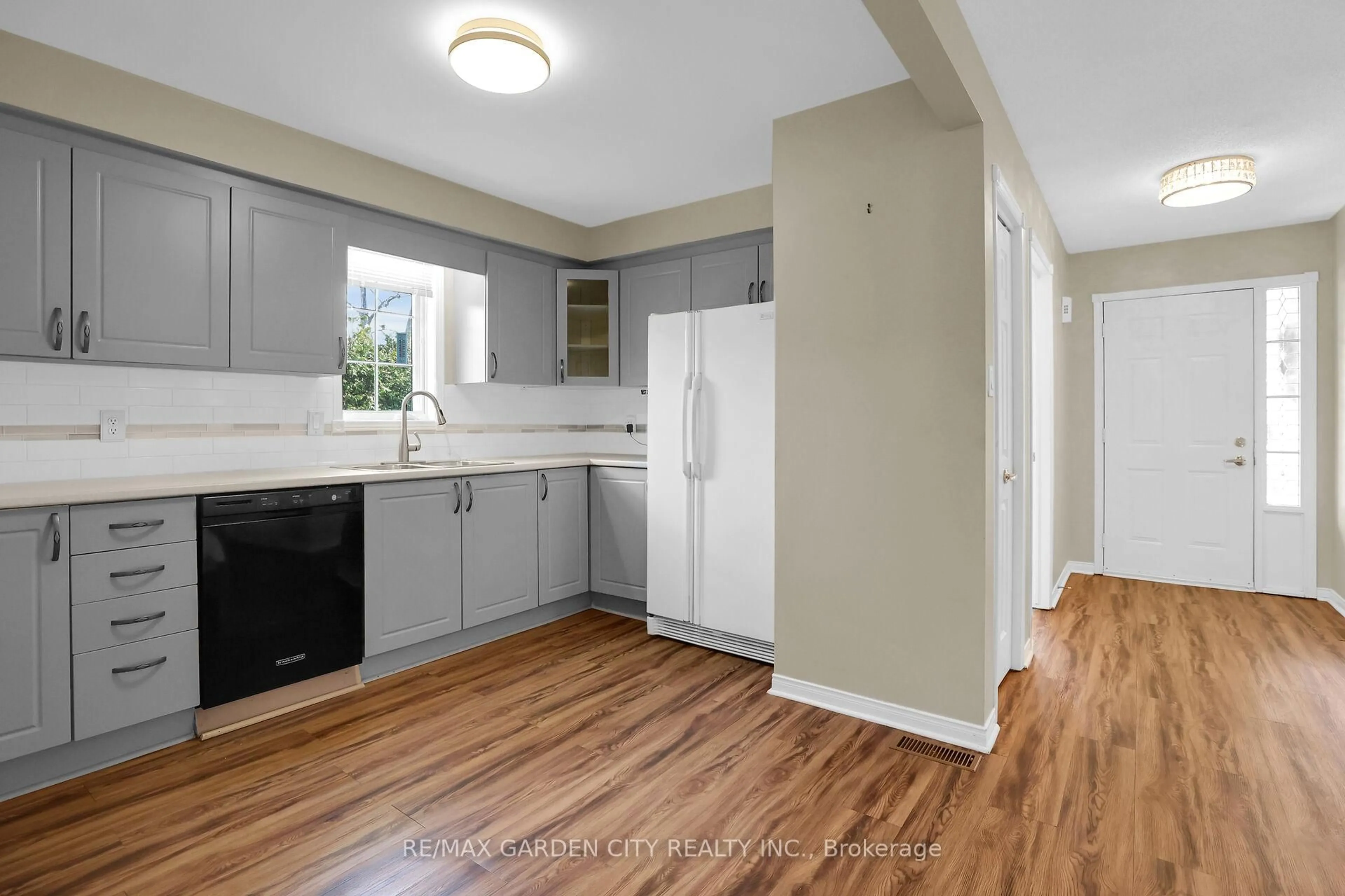 Standard kitchen, unknown for 7 Village Dr, West Lincoln Ontario L0R 2A0
