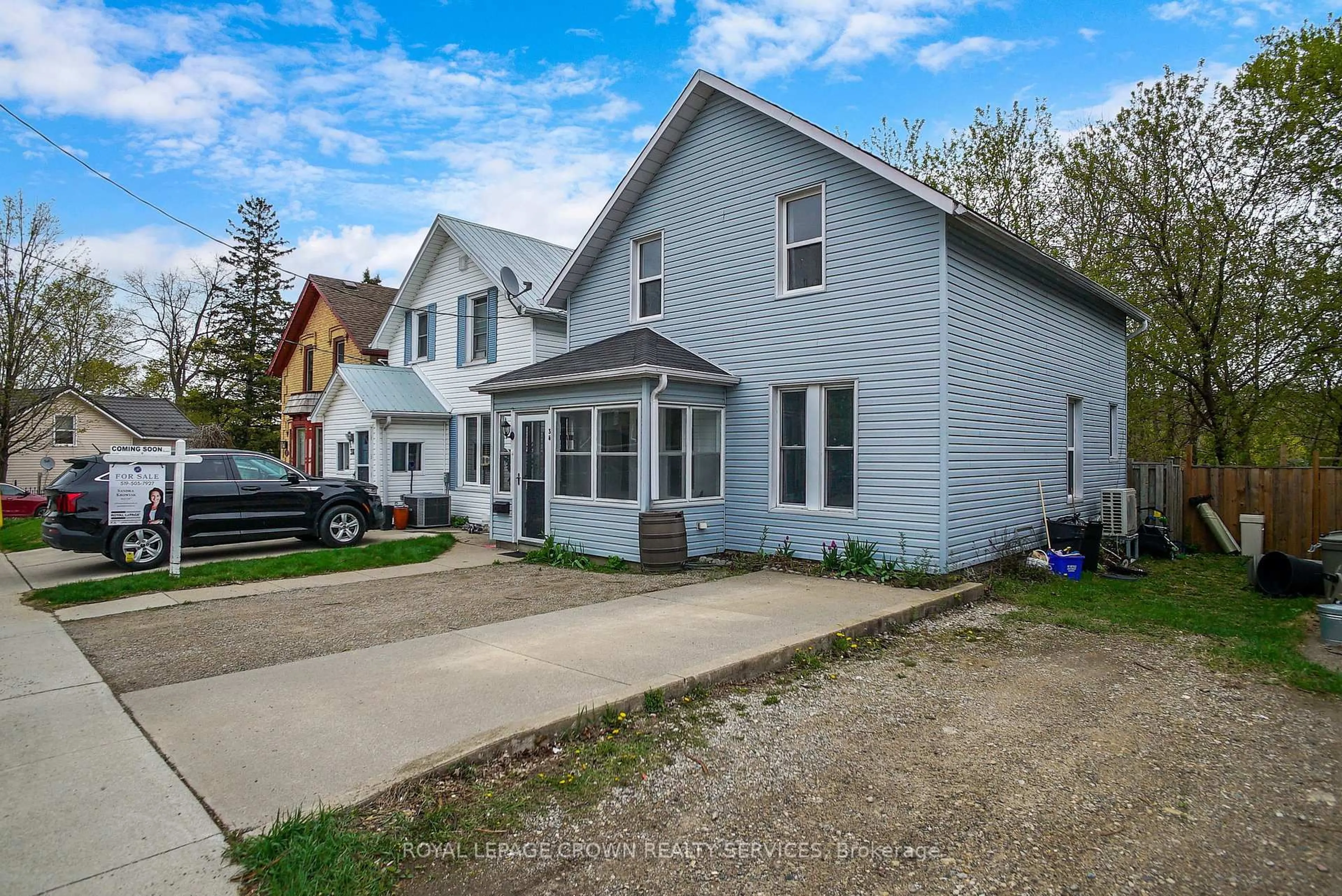A pic from outside/outdoor area/front of a property/back of a property/a pic from drone, street for 38 Bergey St, Cambridge Ontario N3C 1P6