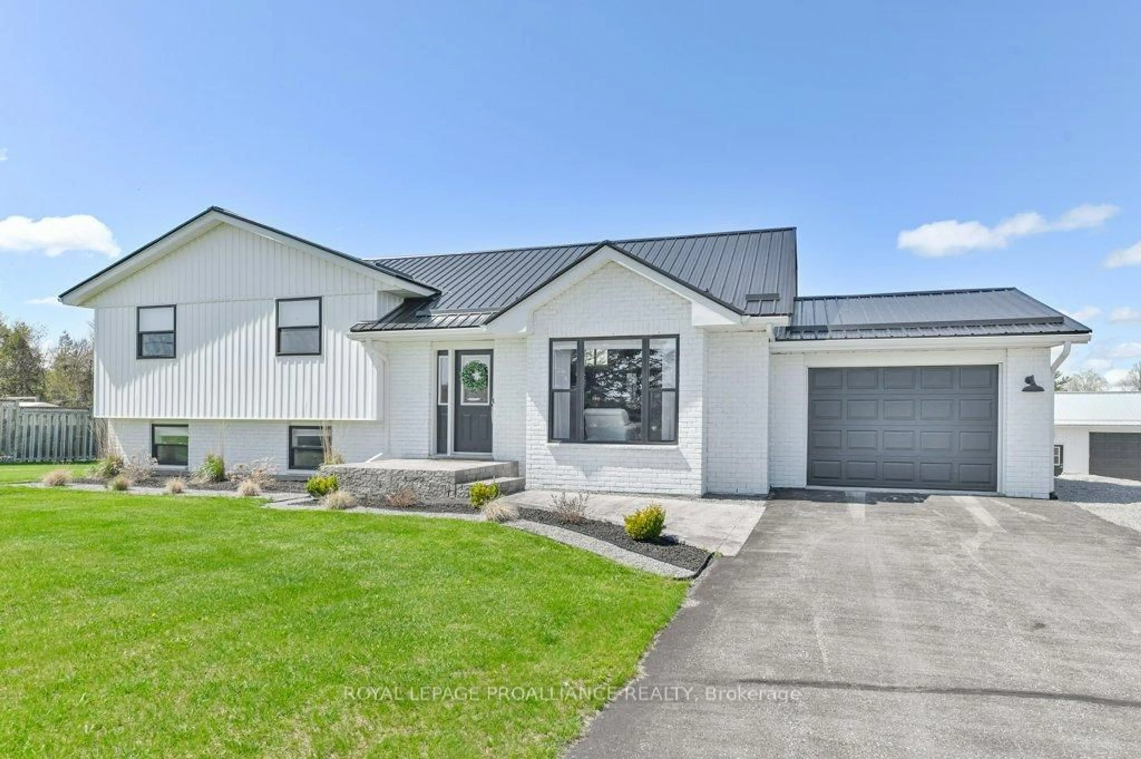 Home with vinyl exterior material, street for 1640 Carman Rd, Ingleside Ontario K8V 5P4