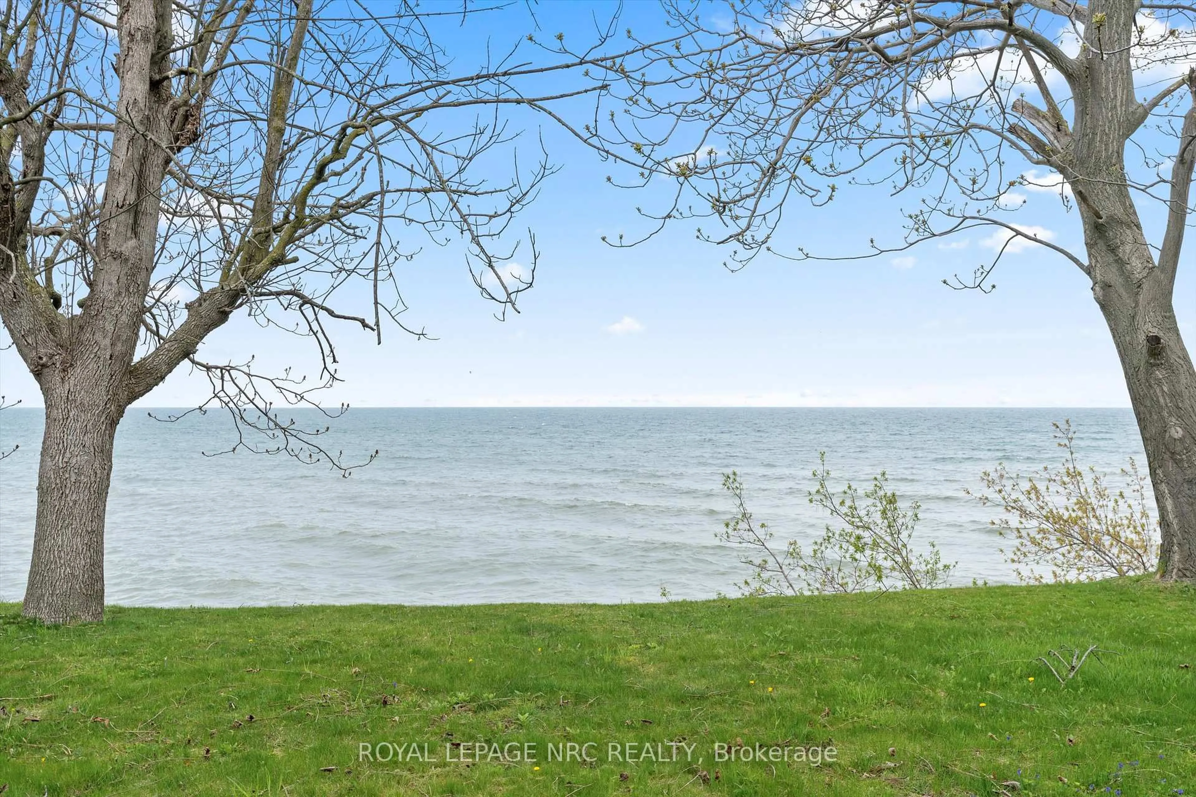 A pic from outside/outdoor area/front of a property/back of a property/a pic from drone, water/lake/river/ocean view for 10 Firelane 10a Rd, Niagara-on-the-Lake Ontario L0S 1J0