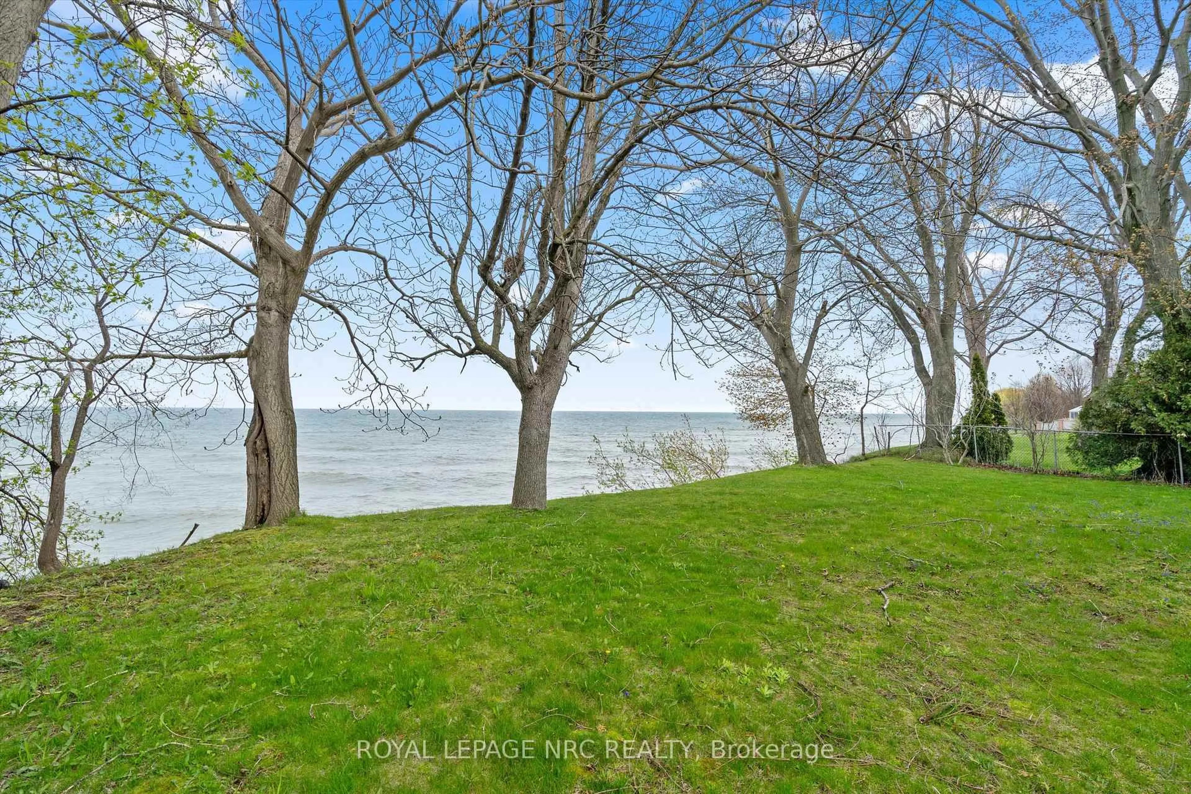 A pic from outside/outdoor area/front of a property/back of a property/a pic from drone, water/lake/river/ocean view for 10 Firelane 10a Rd, Niagara-on-the-Lake Ontario L0S 1J0