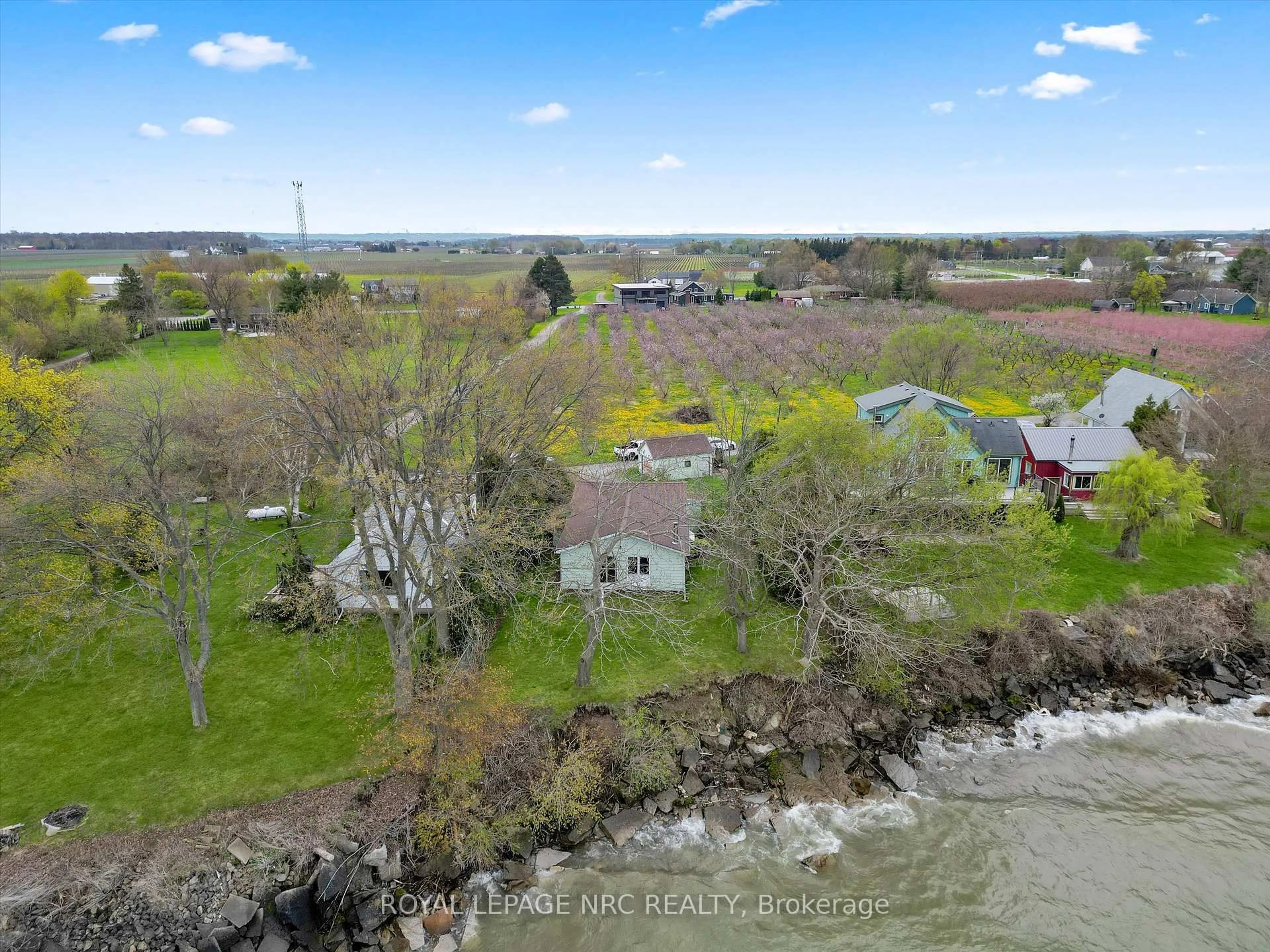 A pic from outside/outdoor area/front of a property/back of a property/a pic from drone, water/lake/river/ocean view for 10 Firelane 10a Rd, Niagara-on-the-Lake Ontario L0S 1J0