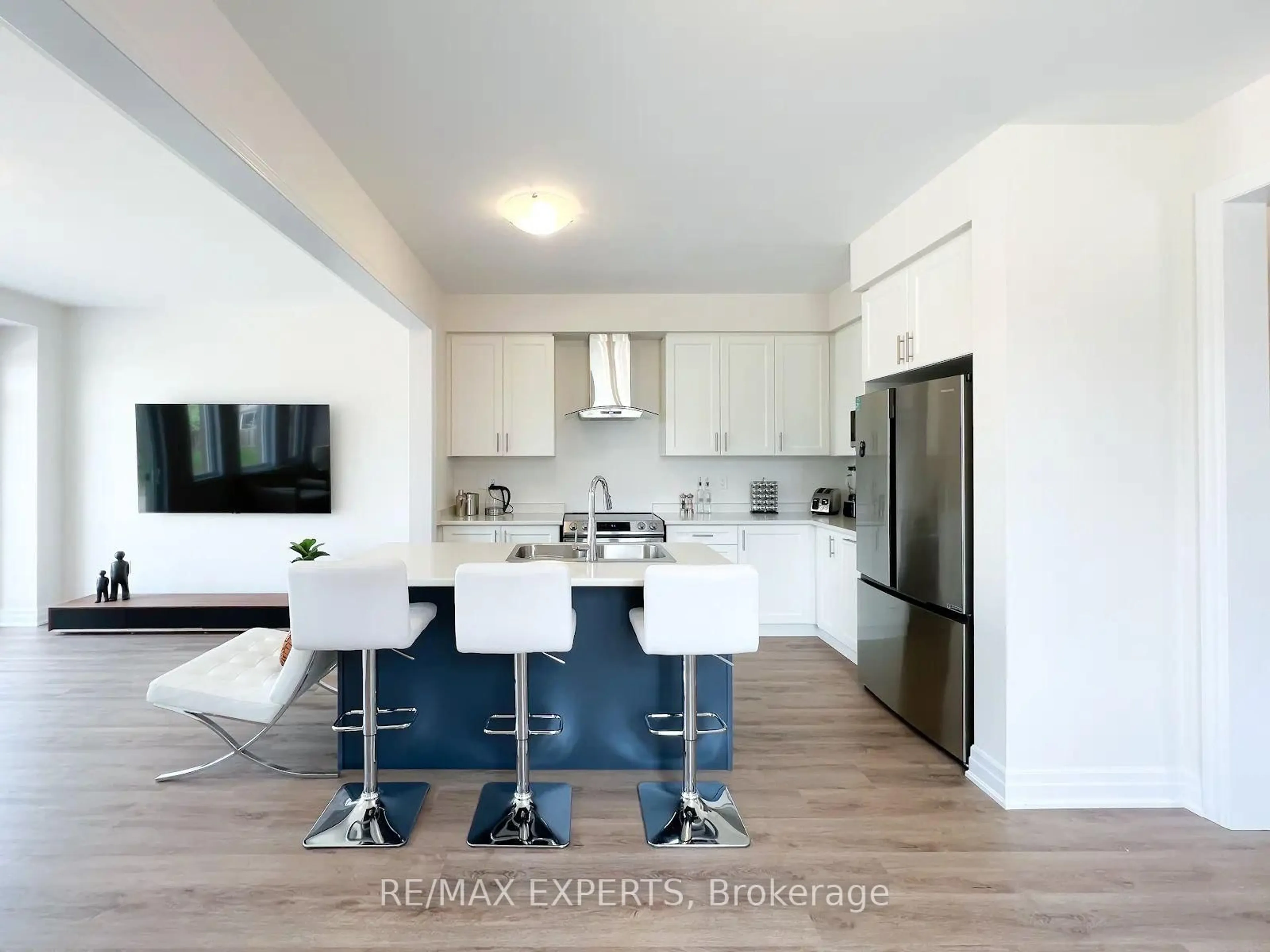 Open concept kitchen, unknown for 9256 Griffon St, Niagara Falls Ontario L2G 3R6